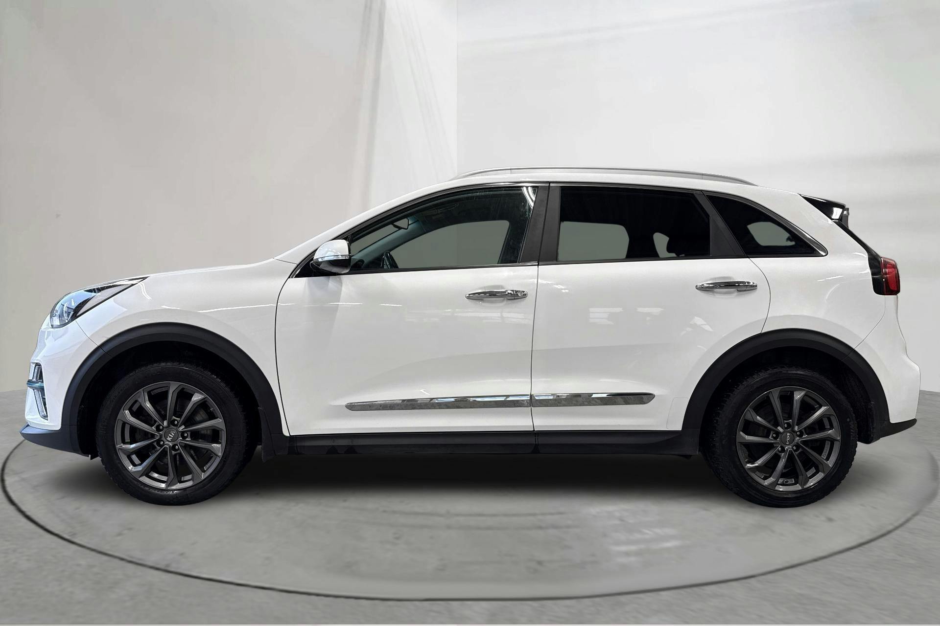 Presentationsfoto 2 av 22: KIA e-Niro 64kWh (204hk) - 9 826 mil - Automat - vit - 2021