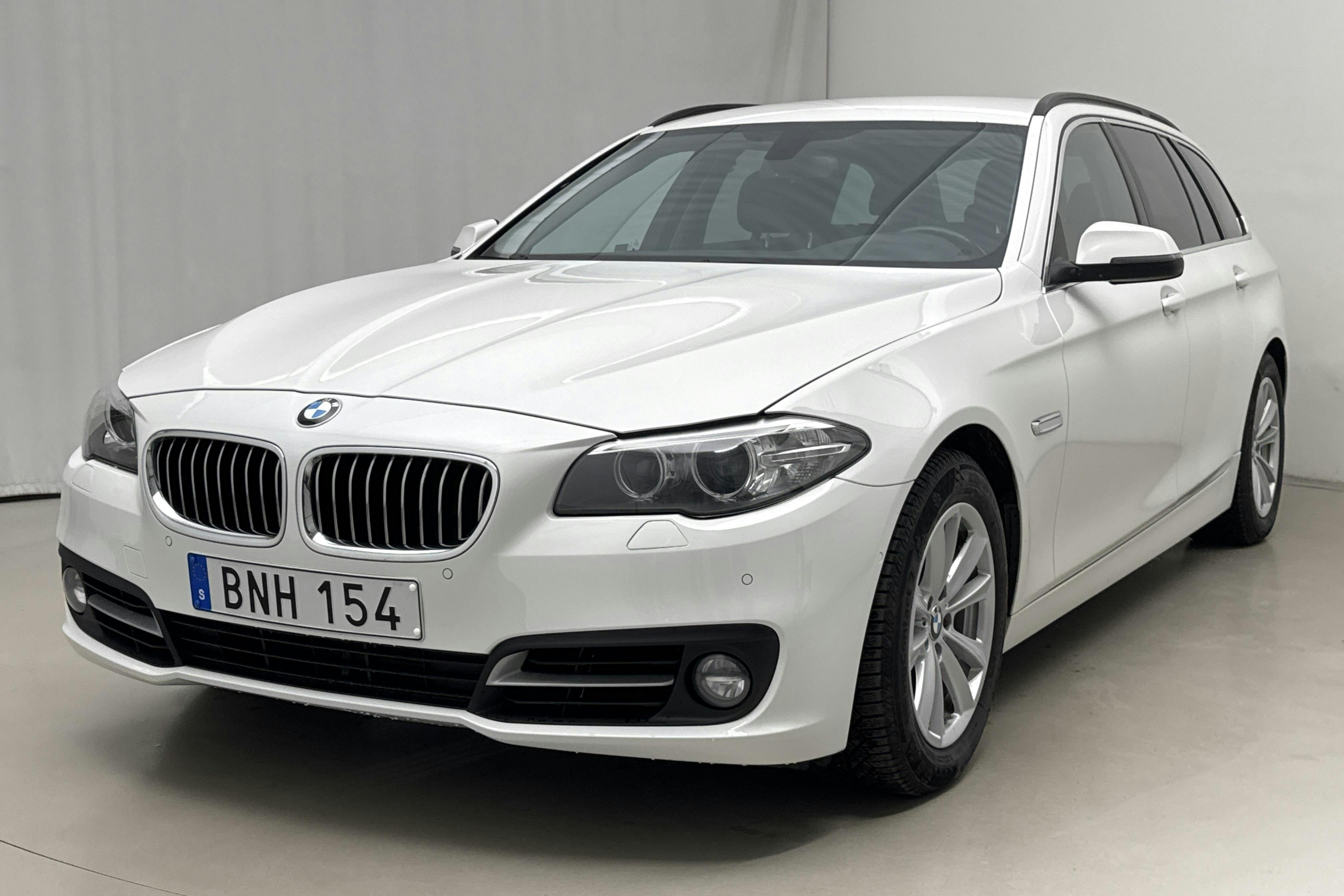BMW 520d xDrive Touring, F11 (190hk) - 16 241 mil - Automat - vit - 2017