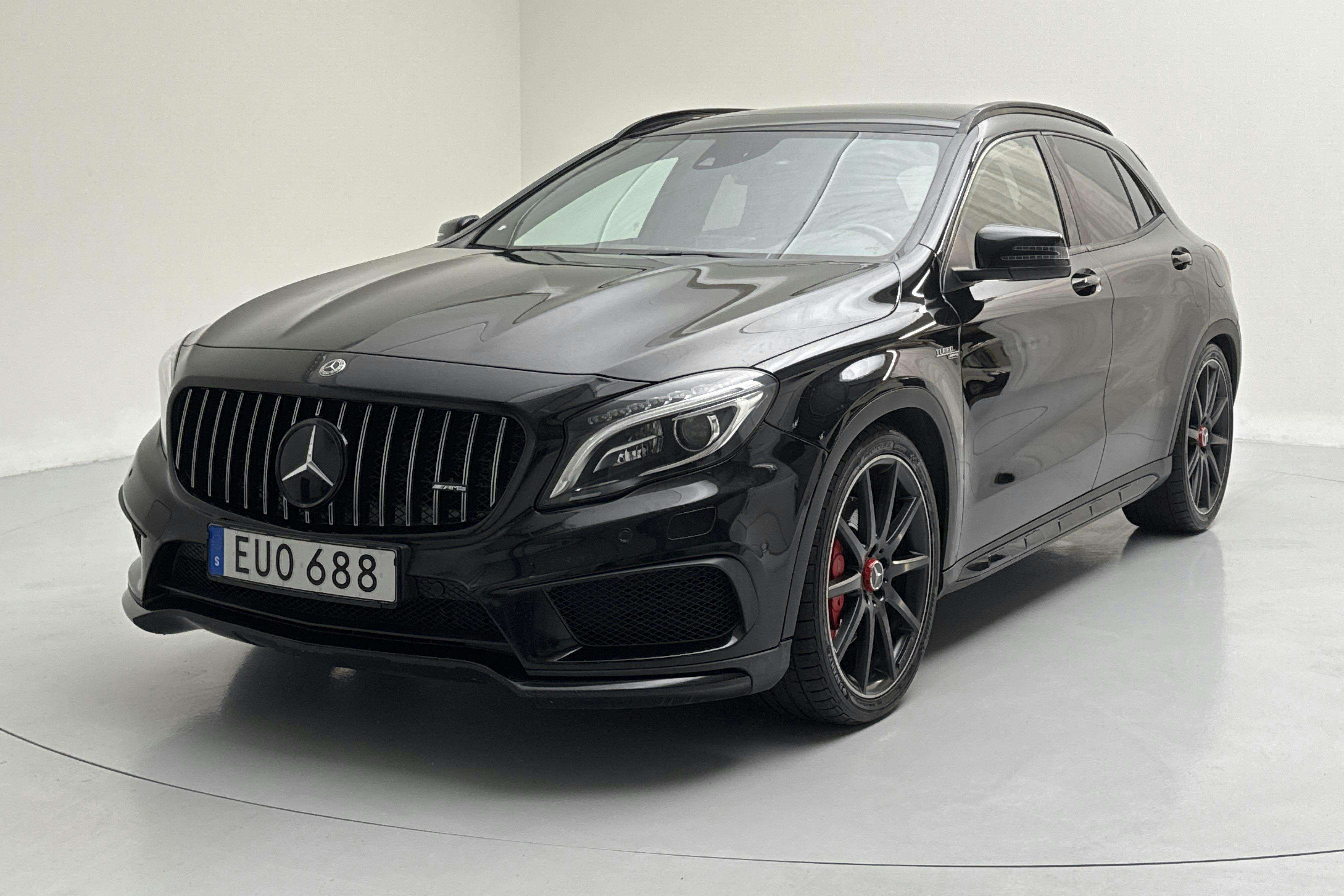 Presentationsfoto 1 av 16: Mercedes GLA 45 AMG 4MATIC (360hk) - 17 935 mil - Automat - svart - 2015