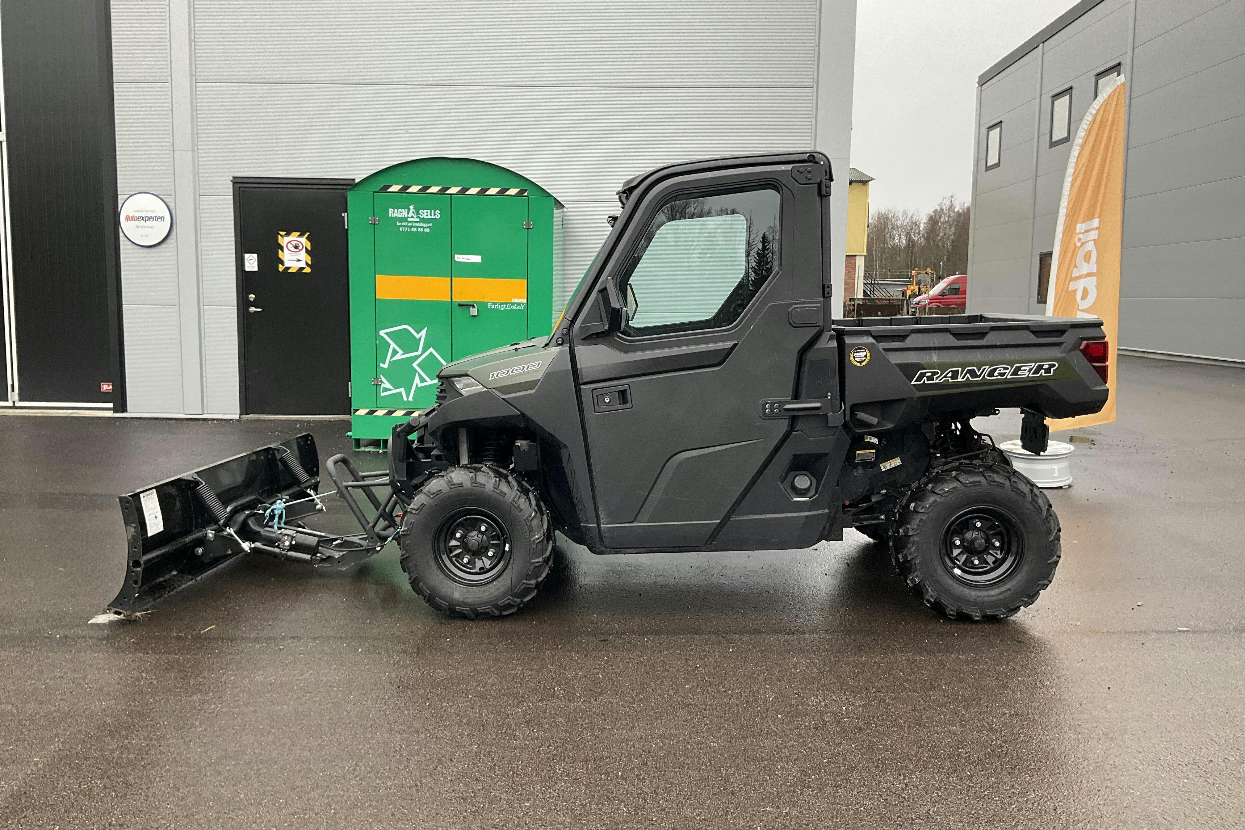 Presentation photo 2 of 9: POLARIS RANGER 1000 UTV med plog - 6 440 km - Automatic - green - 2022
