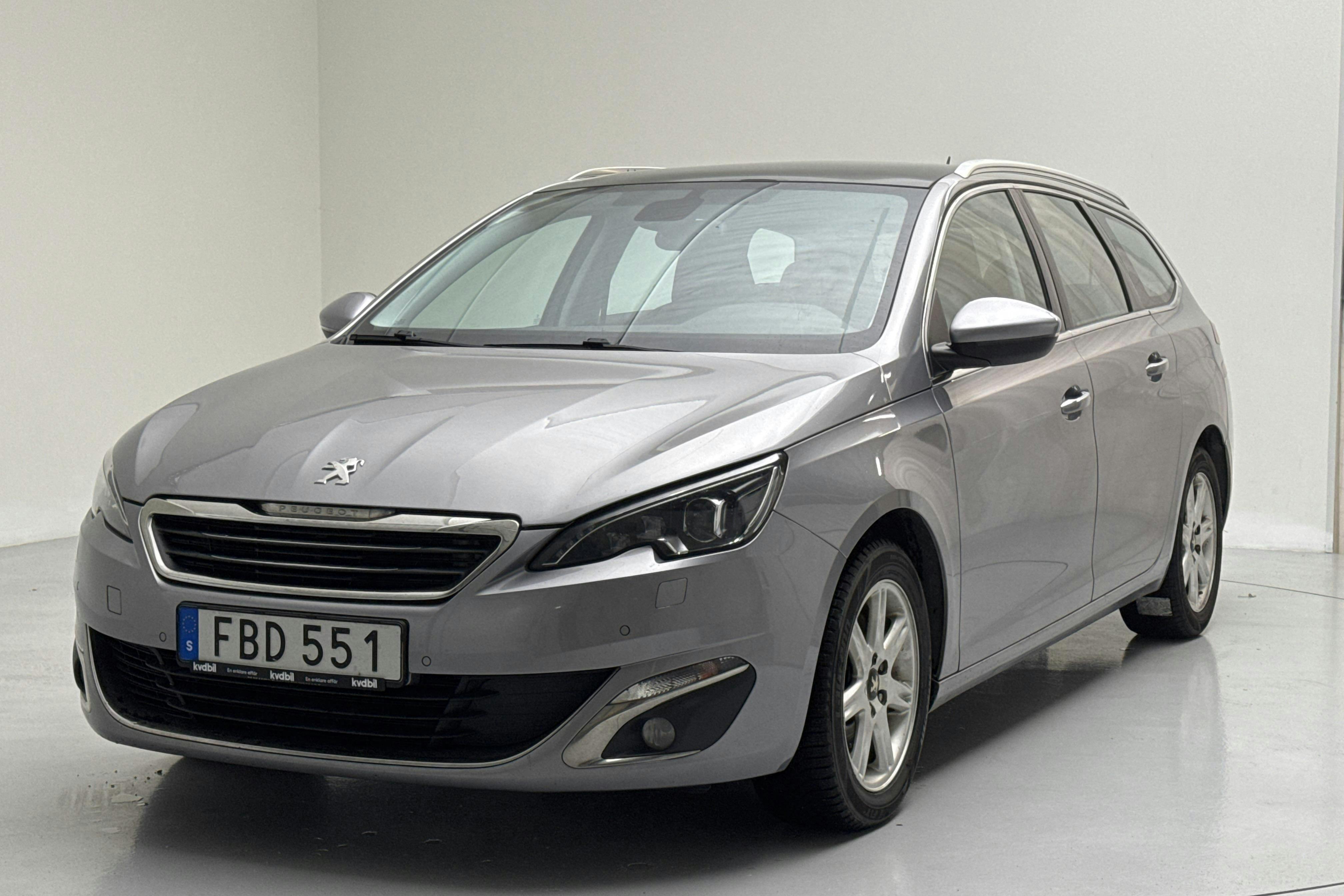 Presentationsfoto 1 av 13: Peugeot 308 SW BlueHDi (150hk) - 14 403 mil - Manuell - grå - 2015