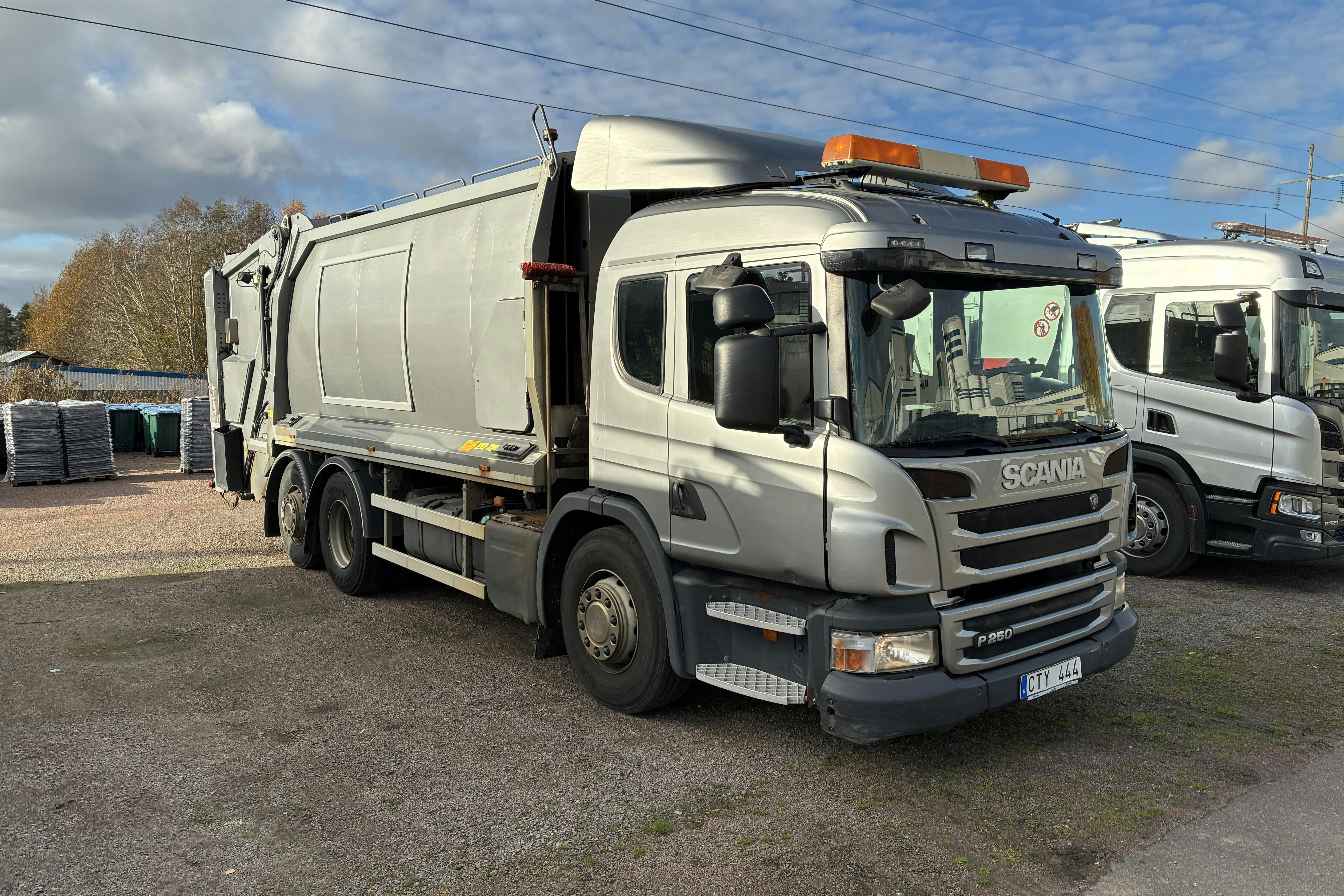 Presentationsfoto 2 av 73: SCANIA P250 - 194 318 km - Automat - 2014