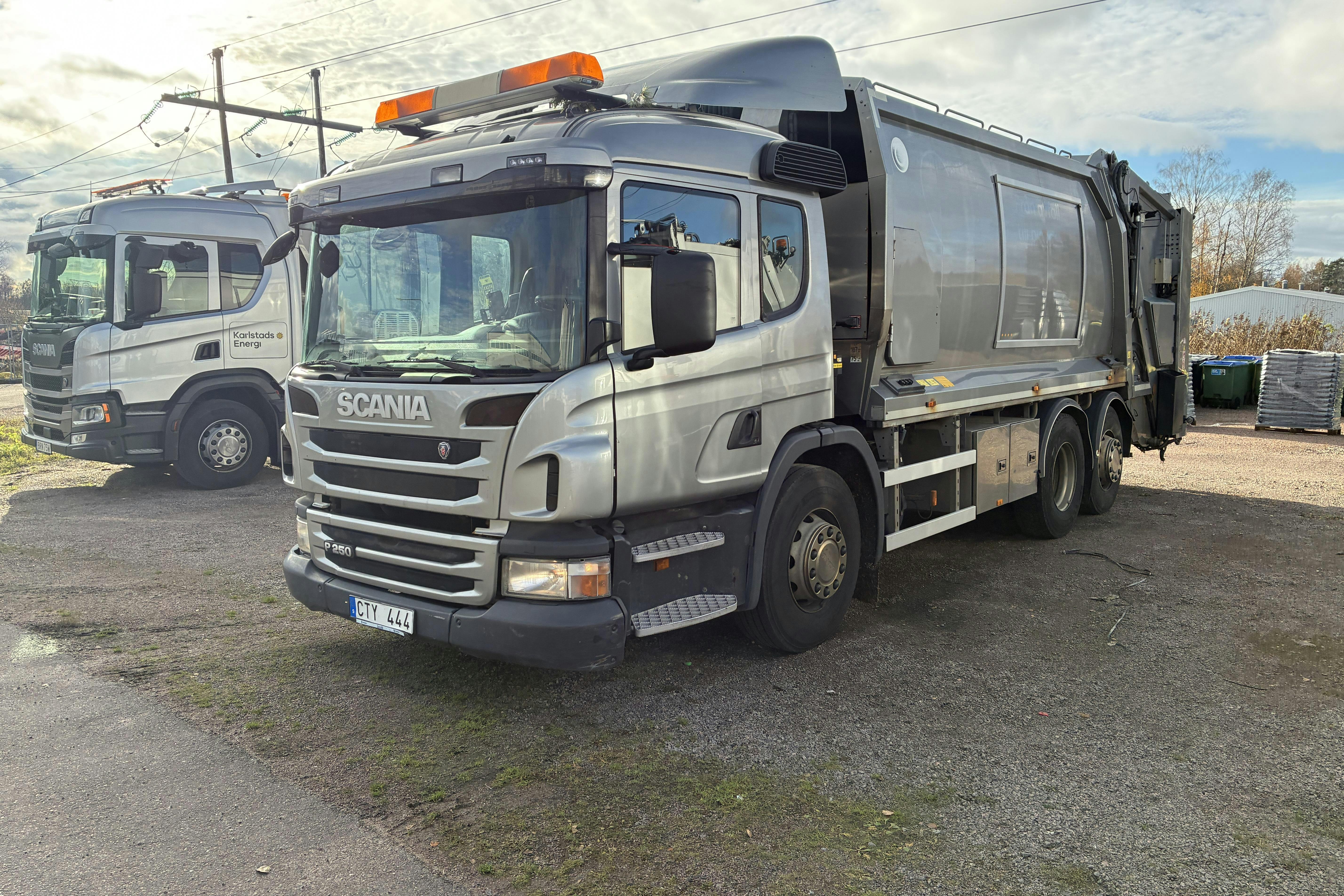 Presentationsfoto 1 av 73: SCANIA P250 - 194 318 km - Automat - 2014