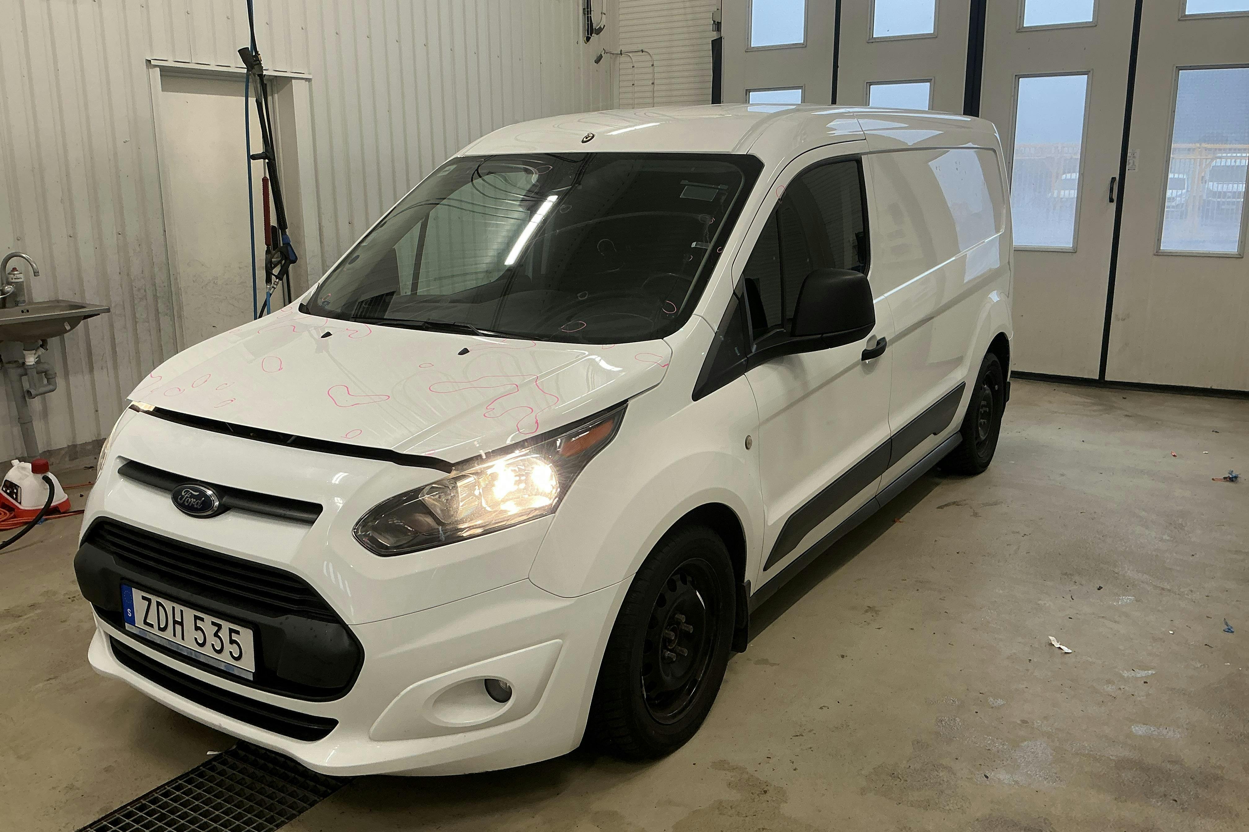 Presentationsfoto 1 av 14: Ford Transit Connect 1.5 TDCi (100hk) - 16 012 mil - Automat - vit - 2018