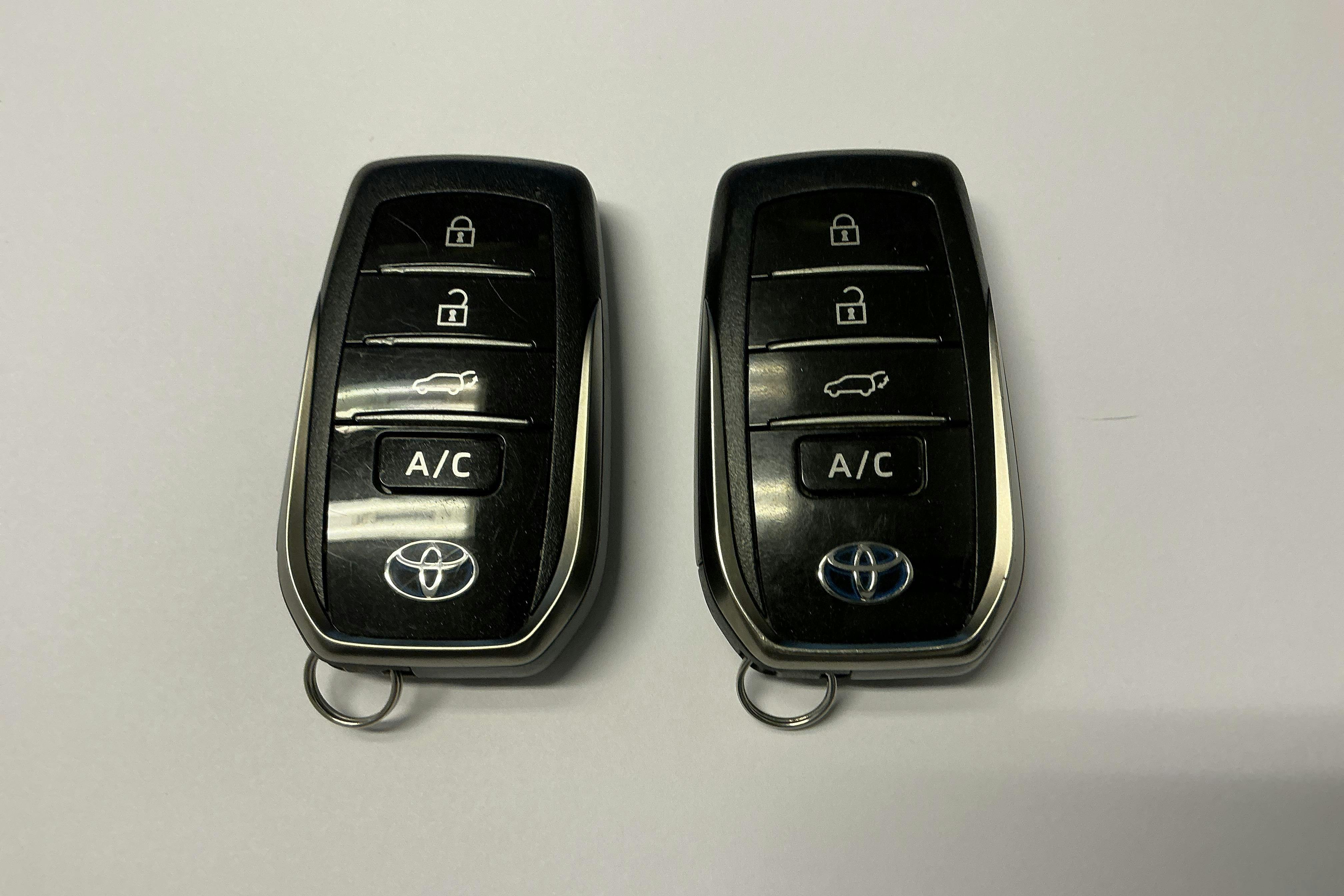 Presentationsfoto 17 av 17: Toyota RAV4 2.5 Plug-in Hybrid AWDi (306hk) - 10 108 mil - Automat - vit - 2021