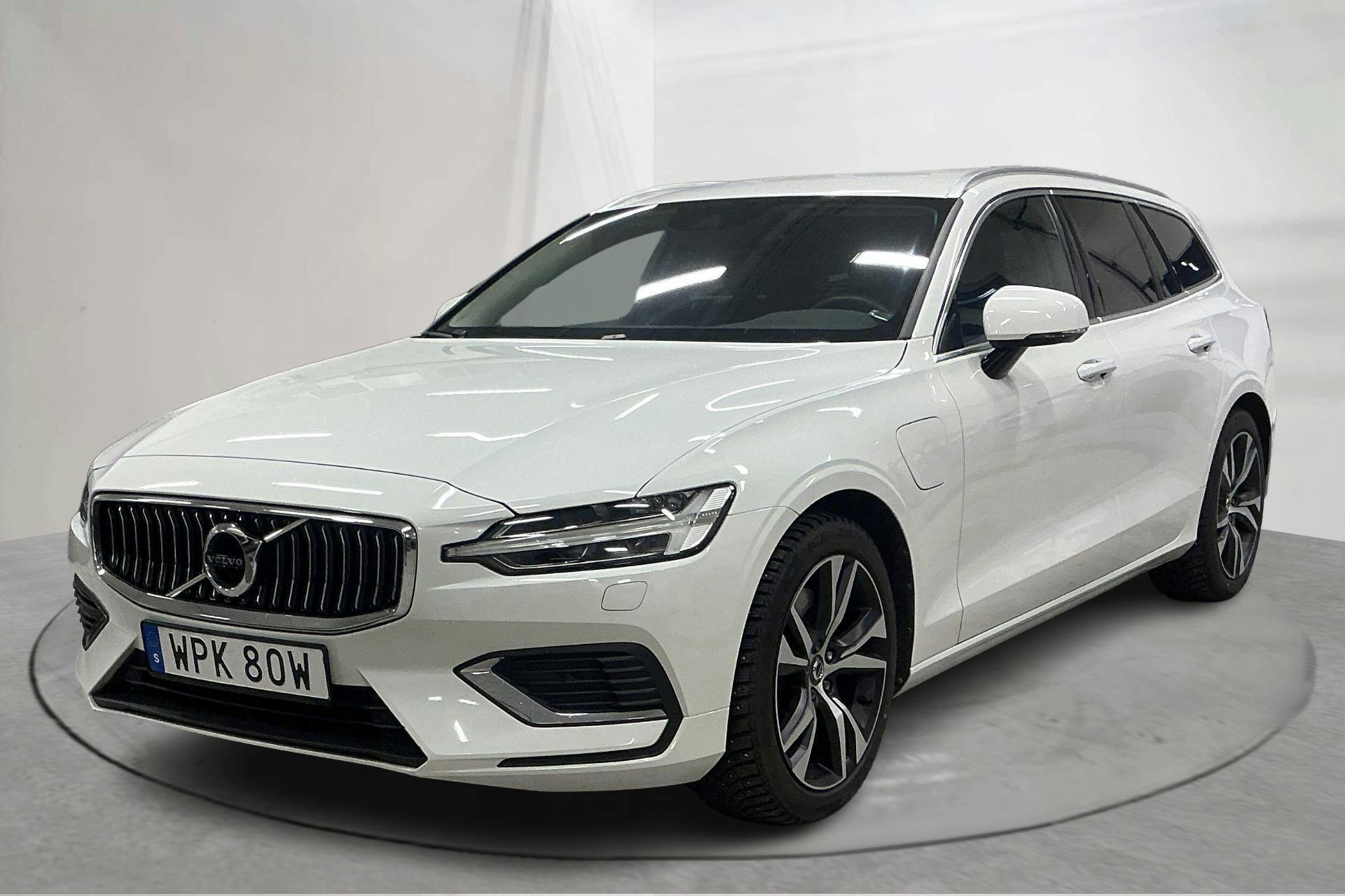 Presentationsfoto 1 av 18: Volvo V60 T6 AWD Twin Engine (340hk) - 10 510 mil - Automat - vit - 2022