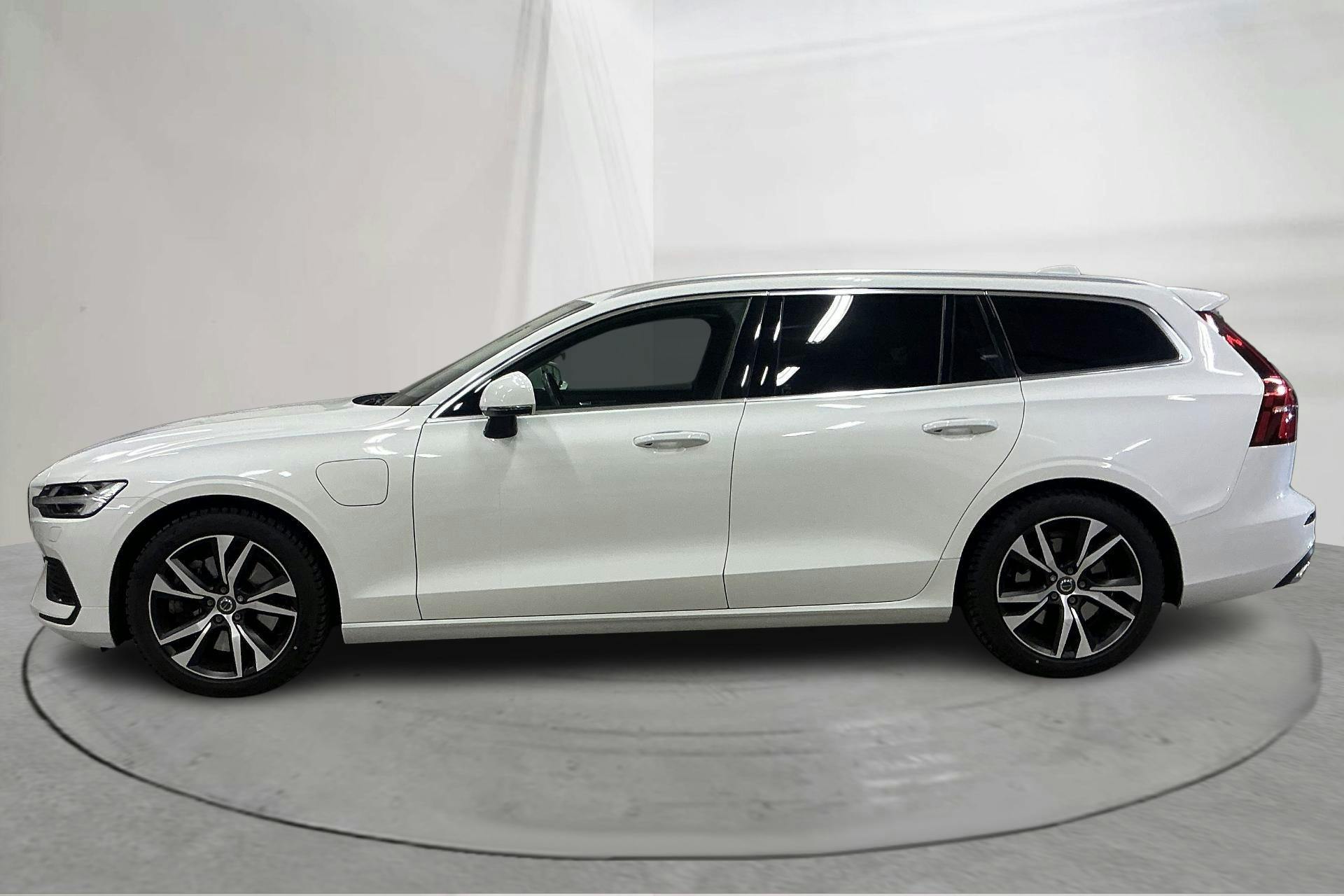Presentationsfoto 2 av 18: Volvo V60 T6 AWD Twin Engine (340hk) - 10 510 mil - Automat - vit - 2022