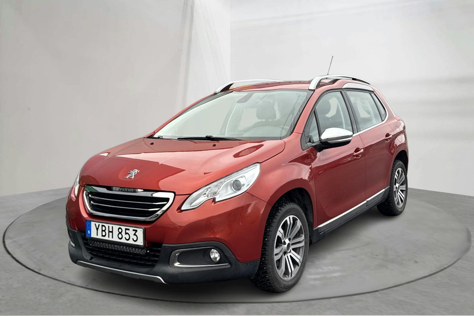 Presentationsfoto 1 av 12: Peugeot 2008 1.2 PureTech (110hk) - 4 868 mil - Automat - orange - 2016