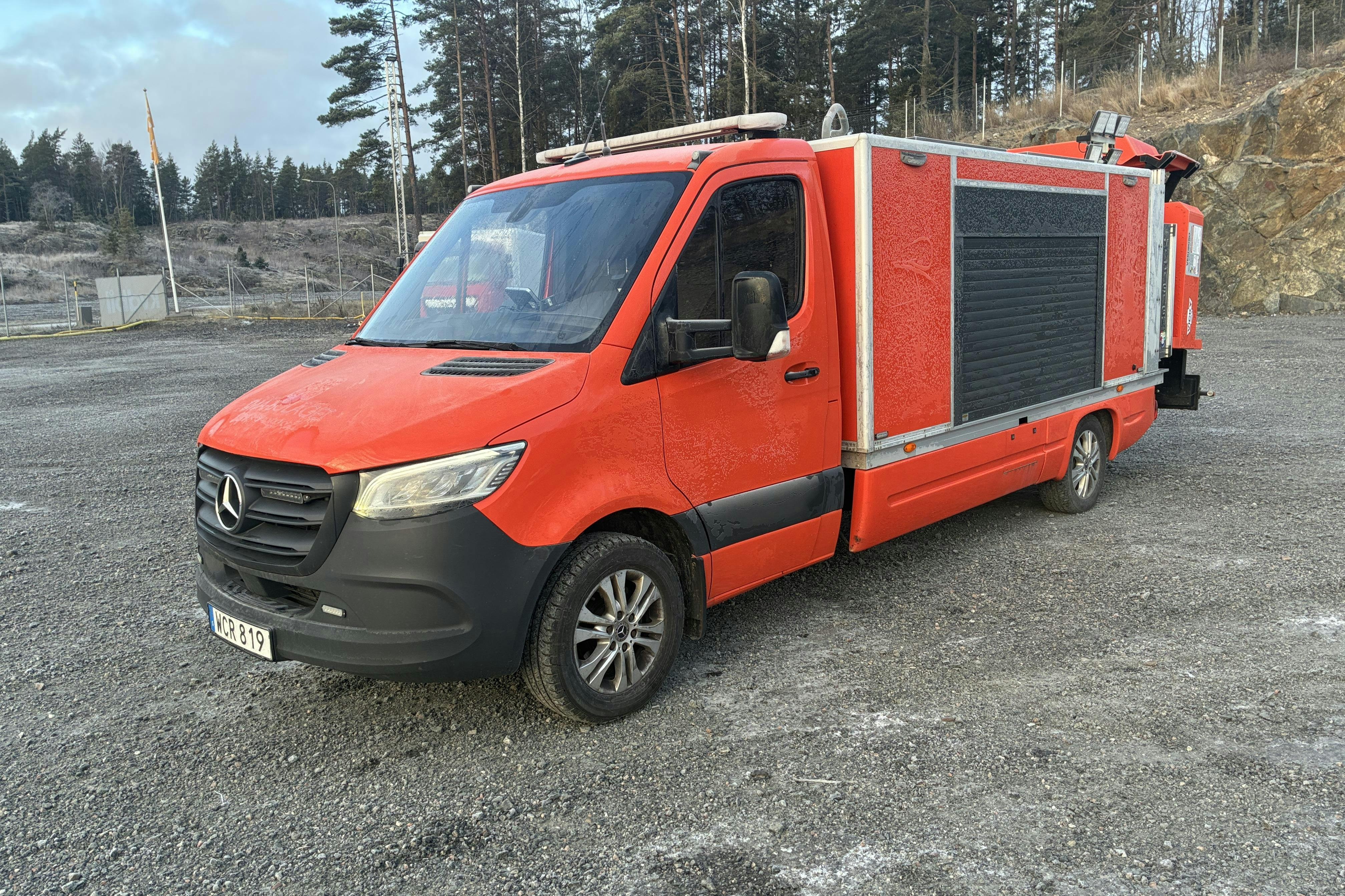 Mercedes Sprinter 317 Skåpbil med TMA-skydd och vajerutrustning - 129 504 km - Automat - orange - 2022