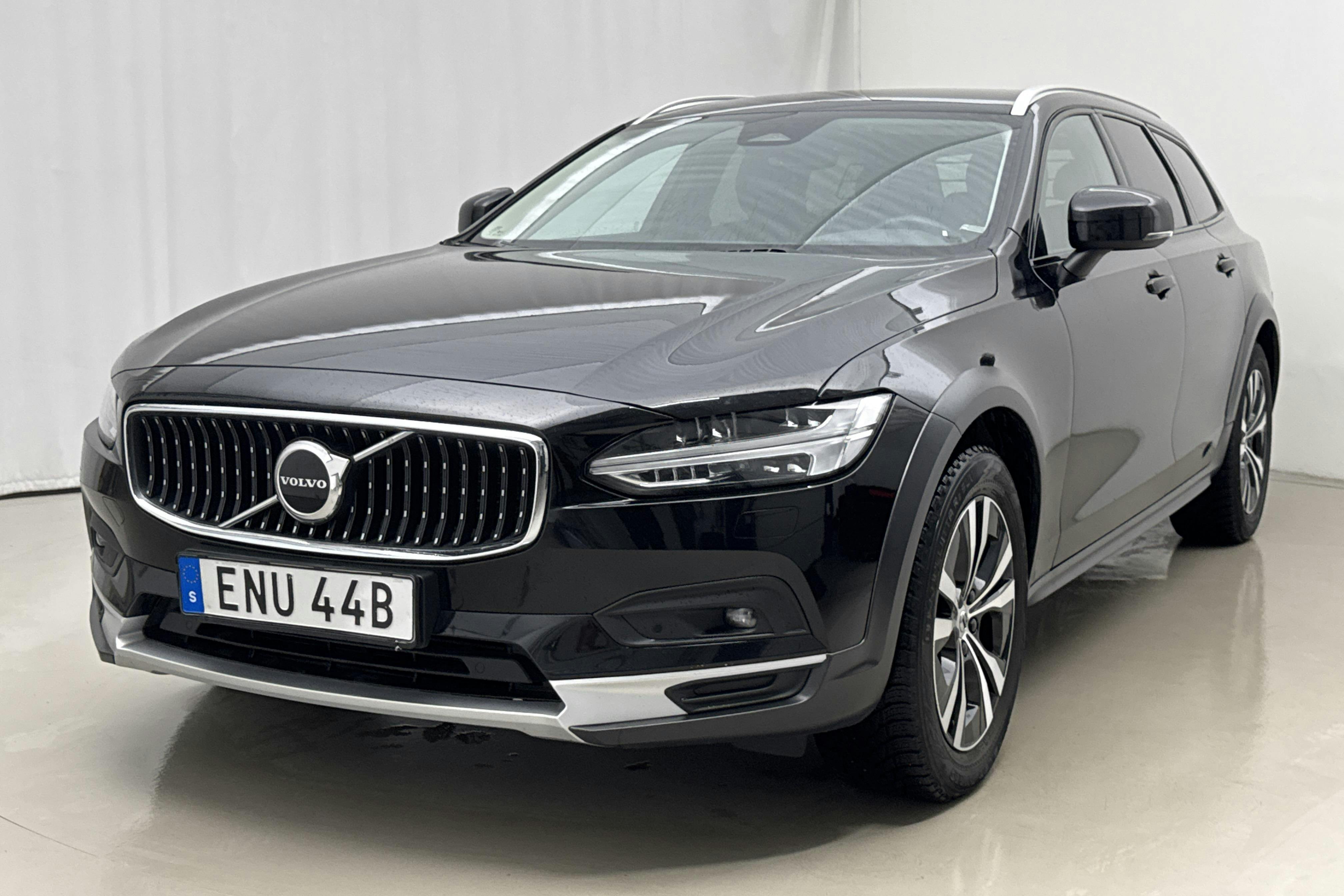 Presentationsfoto 1 av 21: Volvo V90 B4 Cross Country AWD Mildhybrid, Diesel (197hk) - 11 063 mil - Automat - svart - 2023