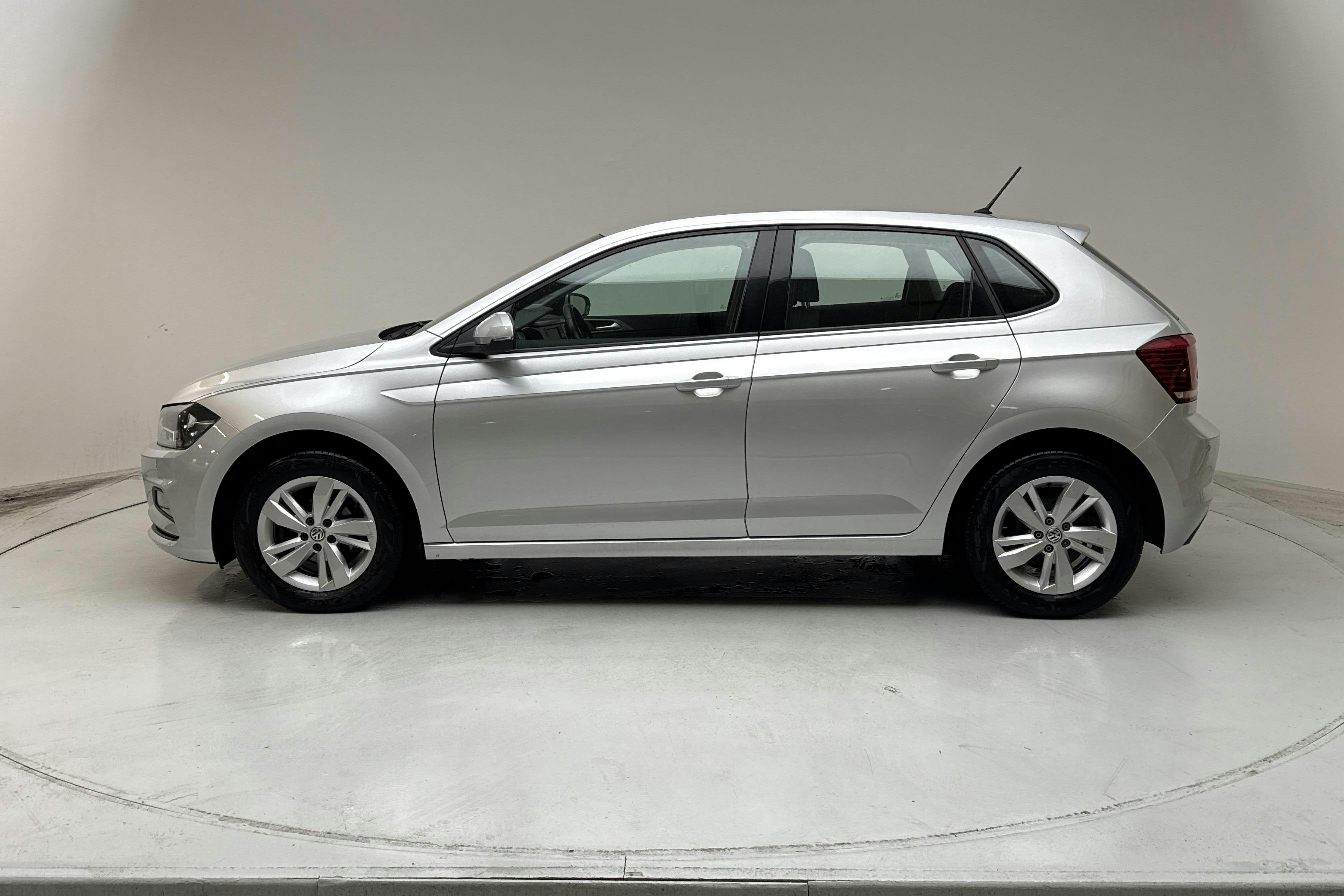 Esitlusfoto 2 aadressil 14: VW Polo 1.0 TSI 5dr (95hk) - 128 710 km - Automaatne - hõbe - 2019