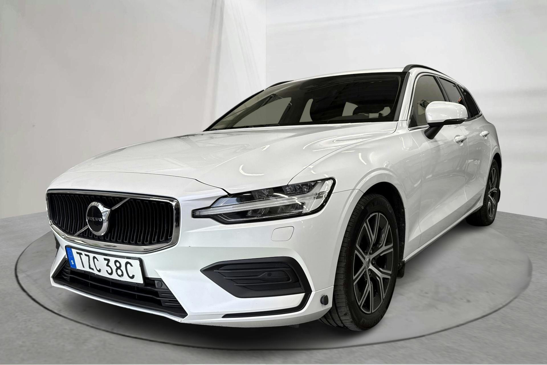 Presentationsfoto 1 av 20: Volvo V60 B4 Mildhybrid, Diesel (197hk) - 10 970 mil - Automat - vit - 2023