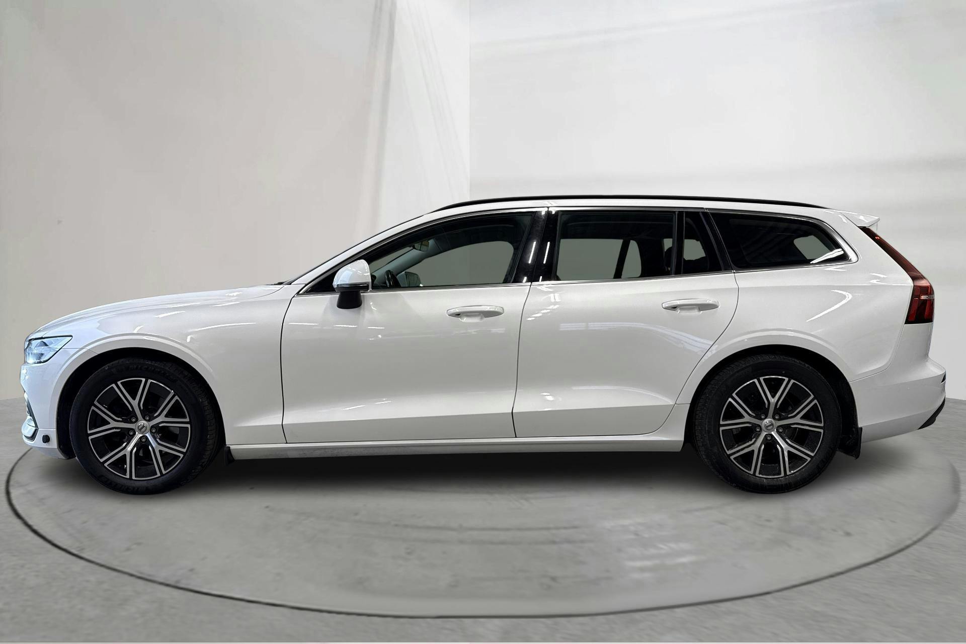 Presentationsfoto 2 av 20: Volvo V60 B4 Mildhybrid, Diesel (197hk) - 10 970 mil - Automat - vit - 2023