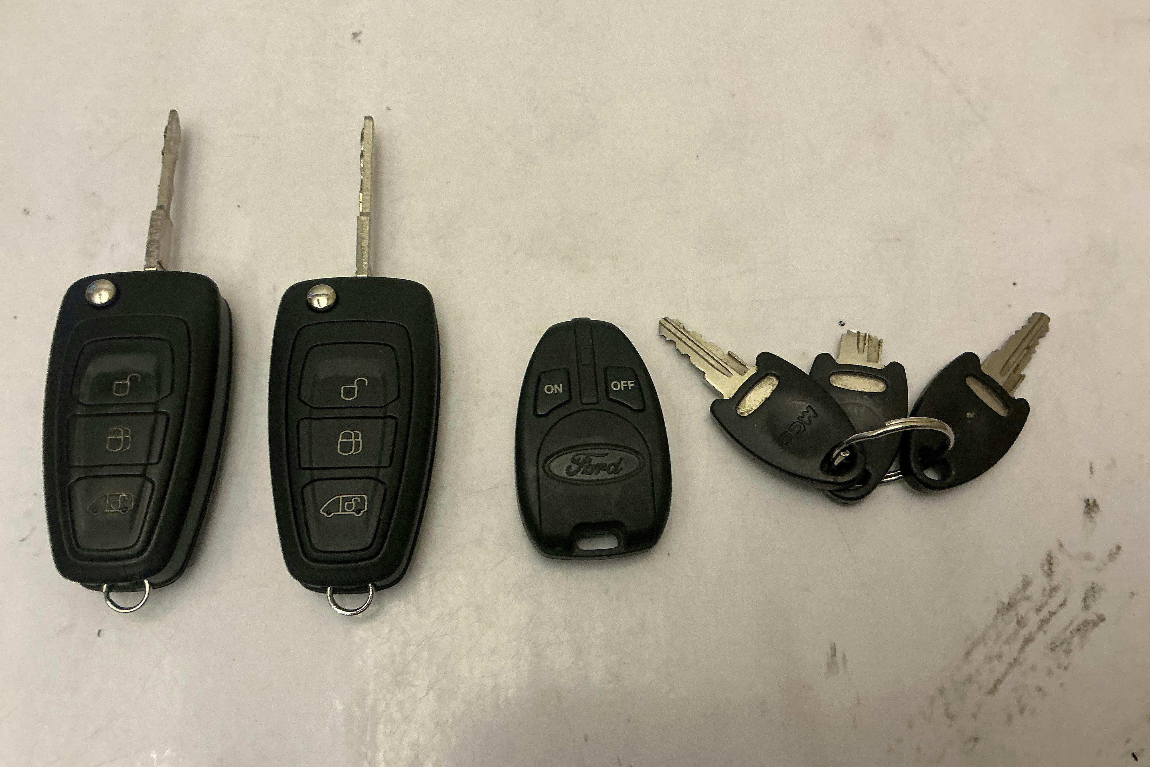 Presentationsfoto 13 av 13: Ford Transit Chassi 350 2.0 TDCi 2WD (170hk) - 2 523 mil - Manuell - 2019