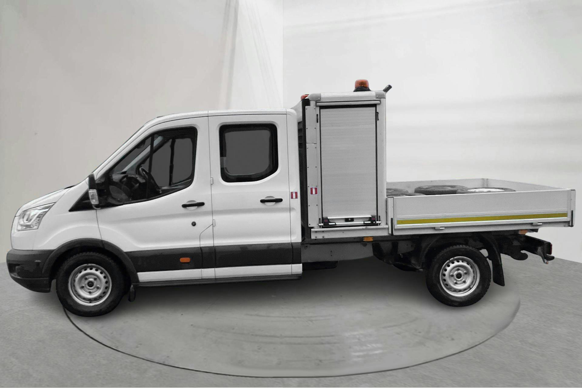 Presentationsfoto 2 av 13: Ford Transit Chassi 350 2.0 TDCi 2WD (170hk) - 2 523 mil - Manuell - 2019