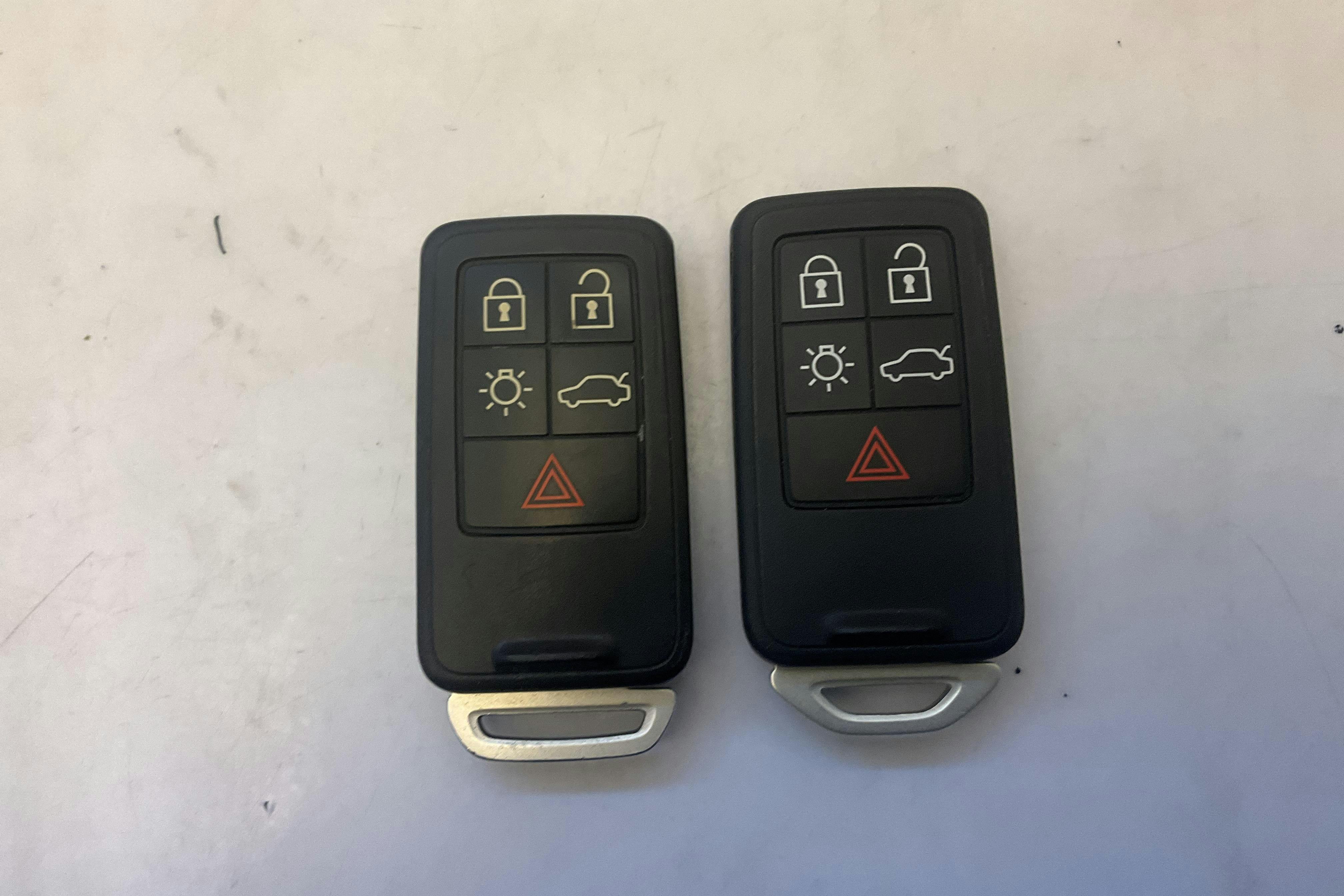 Presentation photo 14 of 14: Volvo V60 D5 AWD Twin Engine (163hk) - 52 250 km - Automatic - white - 2018