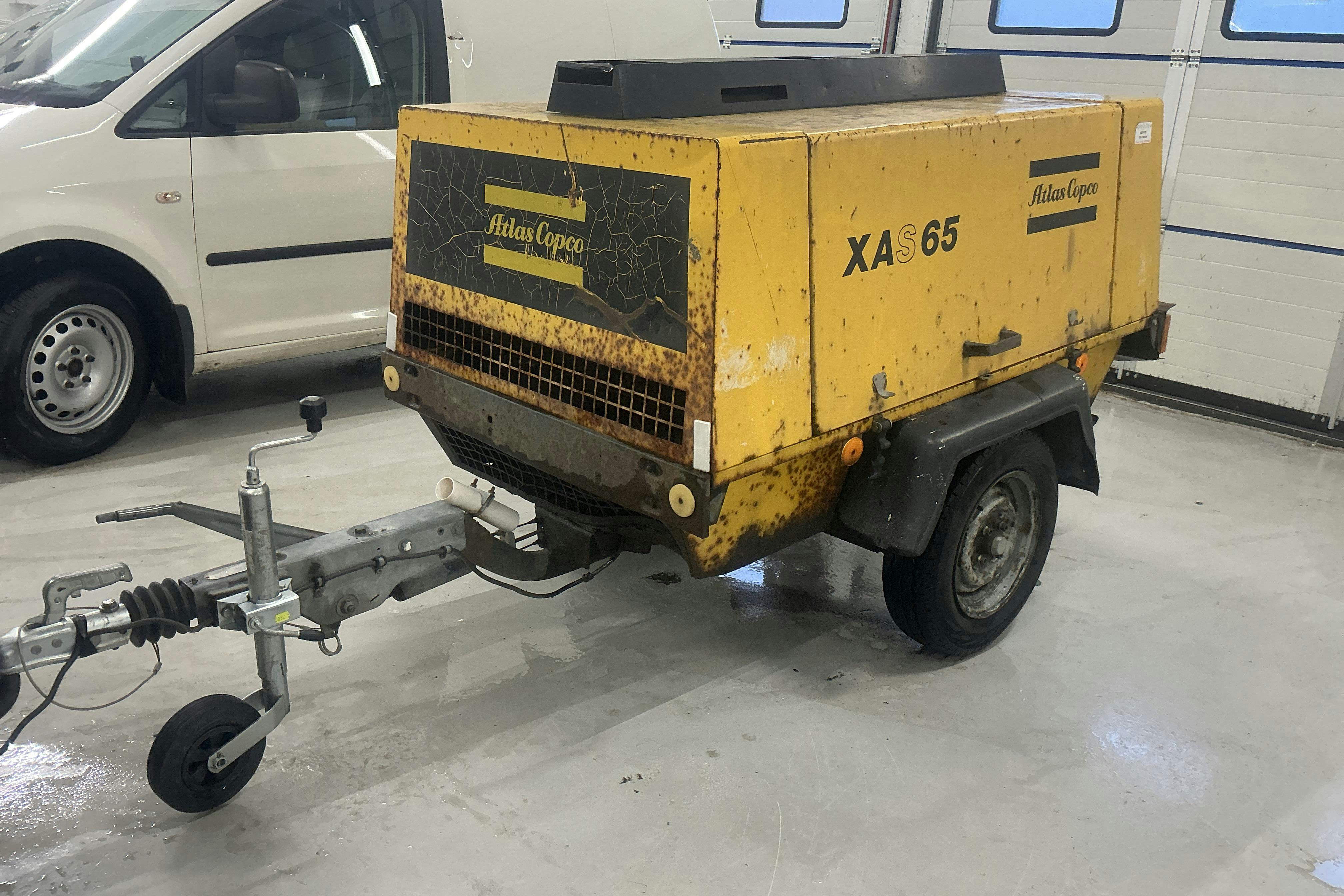Esittelykuva 1 osoitteesta 17: Atlas Copco XAS 65 Luftkompressor - 0 km - keltainen - 1991