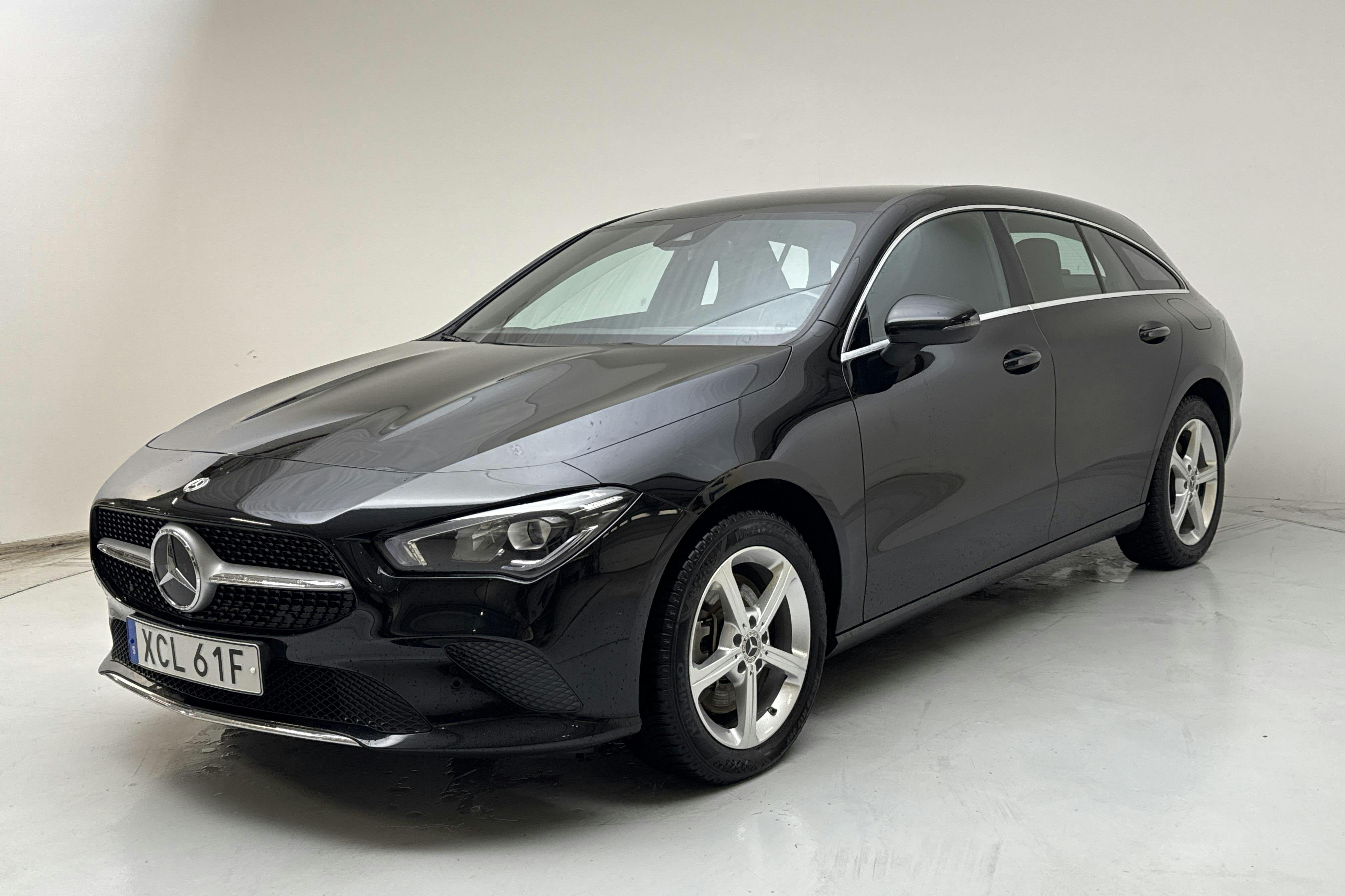 Presentationsfoto 1 av 17: Mercedes CLA 250 e Shooting Brake X118 (218hk) - 11 856 mil - Automat - svart - 2022
