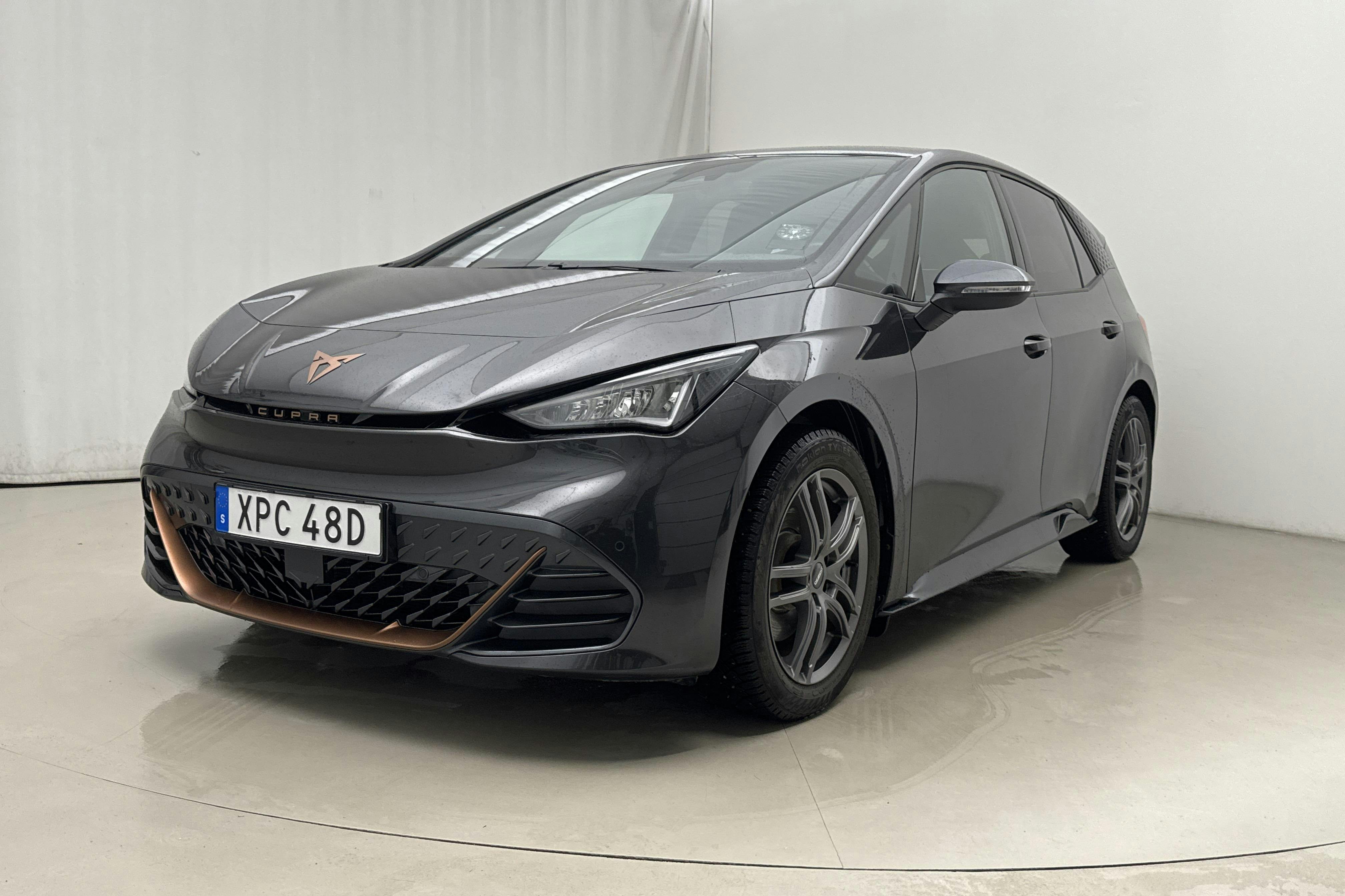Presentationsfoto 1 av 18: Cupra Born 58kWh (204hk) - 4 240 mil - Automat - Dark Grey - 2023