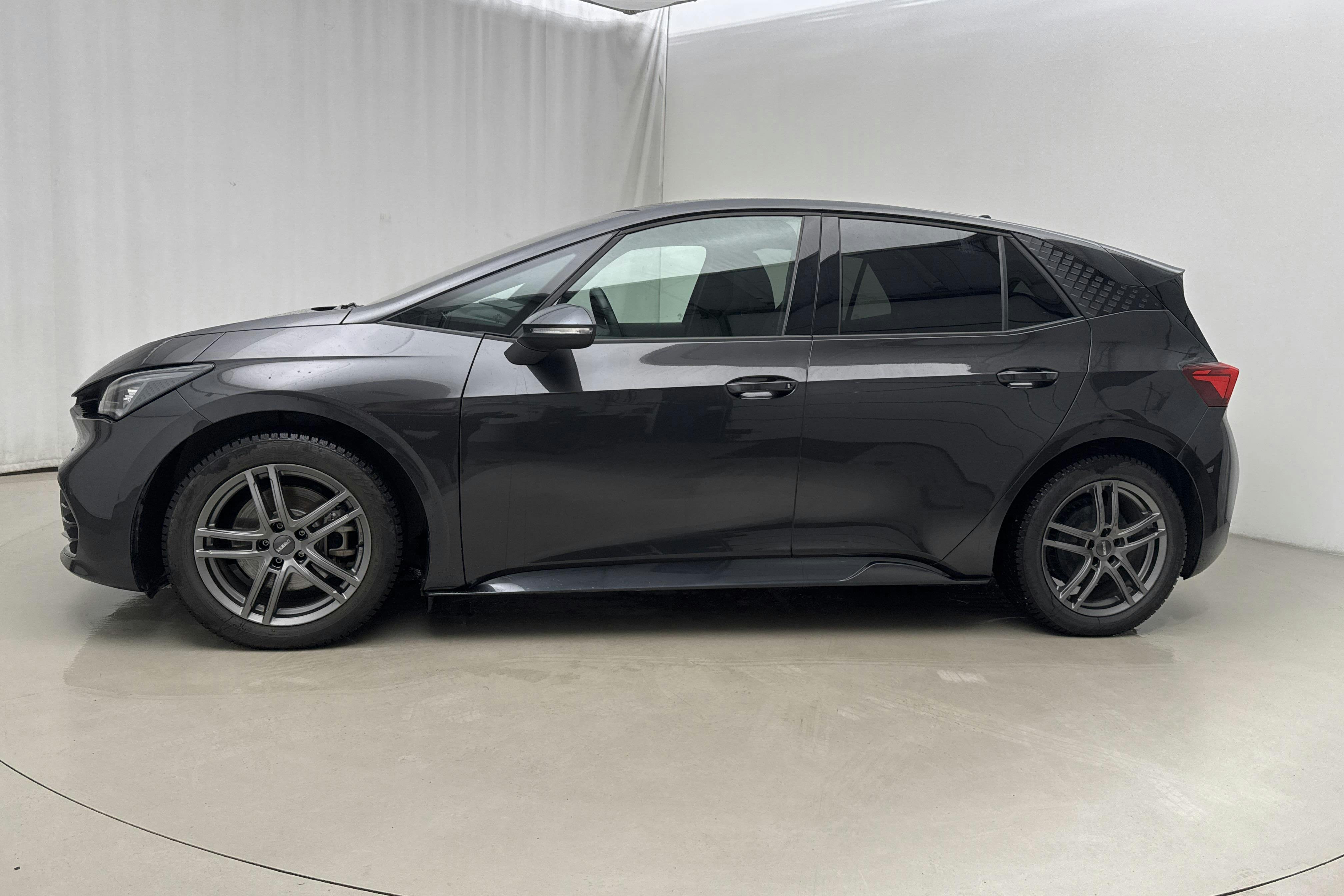 Presentationsfoto 2 av 18: Cupra Born 58kWh (204hk) - 4 240 mil - Automat - Dark Grey - 2023