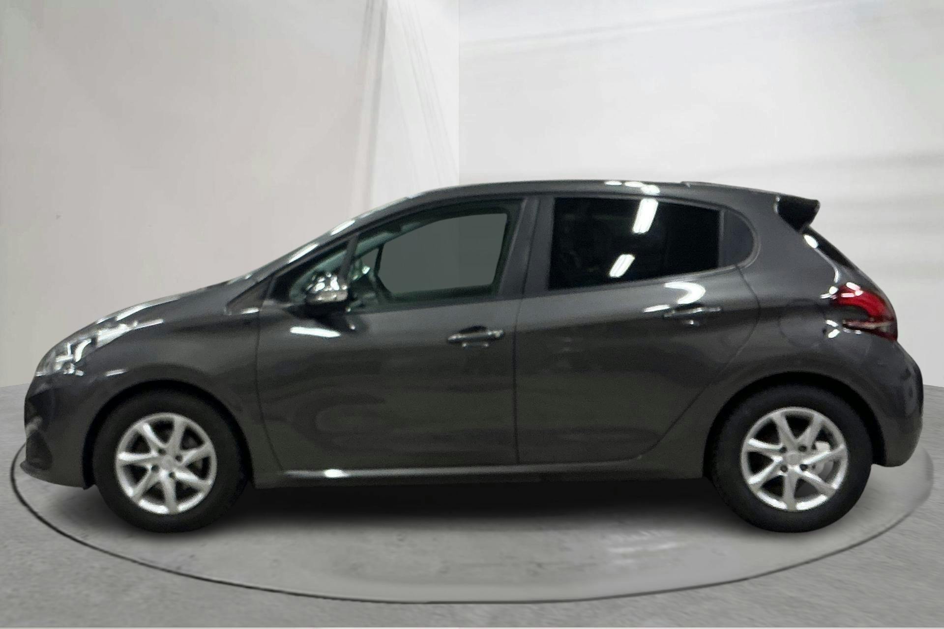 Presentationsfoto 2 av 14: Peugeot 208 PureTech 5dr (82hk) - 4 619 mil - Manuell - Dark Grey - 2019