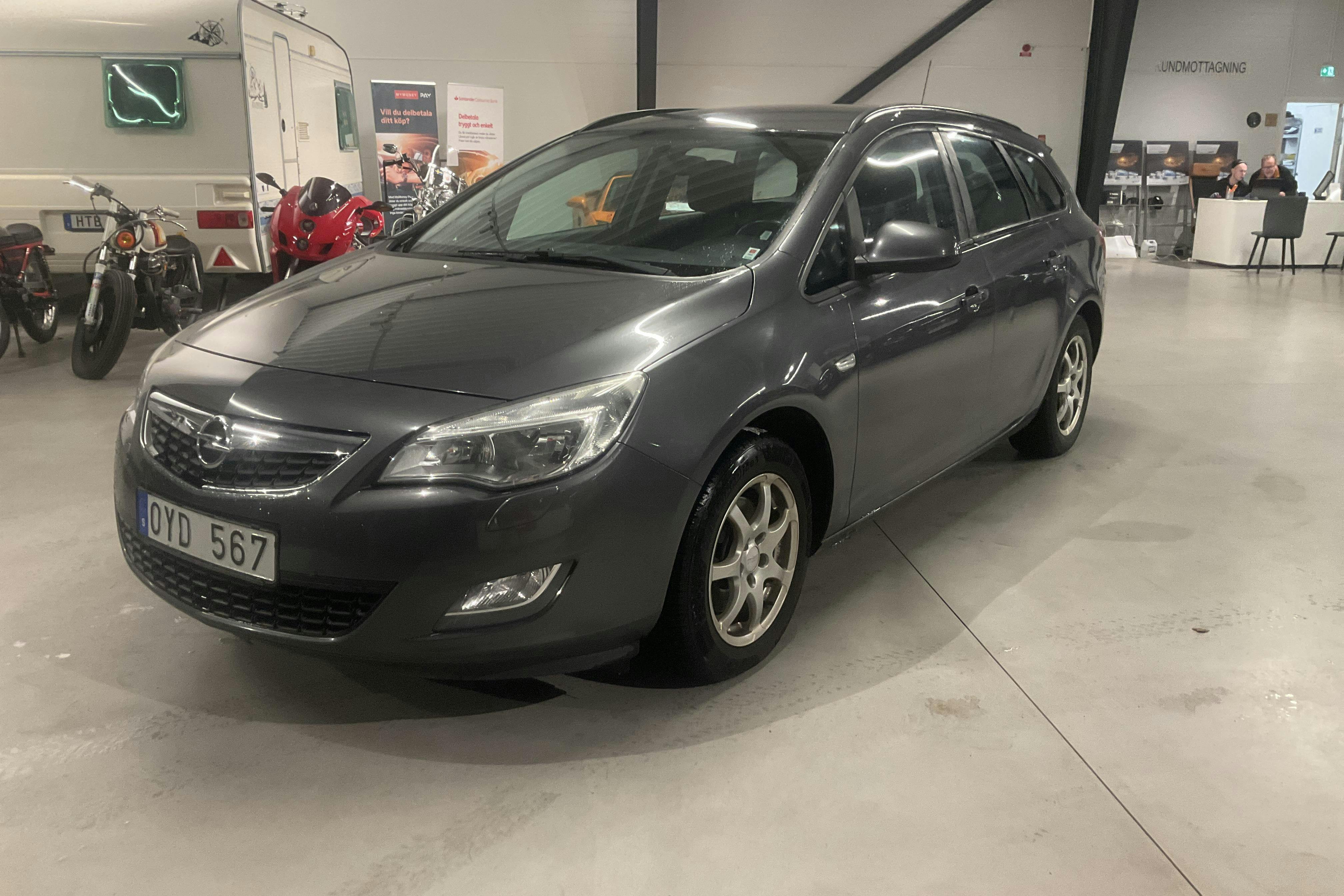 Presentationsfoto 1 av 16: Opel Astra 1.7 CDTI ecoFLEX Sports Tourer (125hk) - 24 771 mil - Manuell - grå - 2011