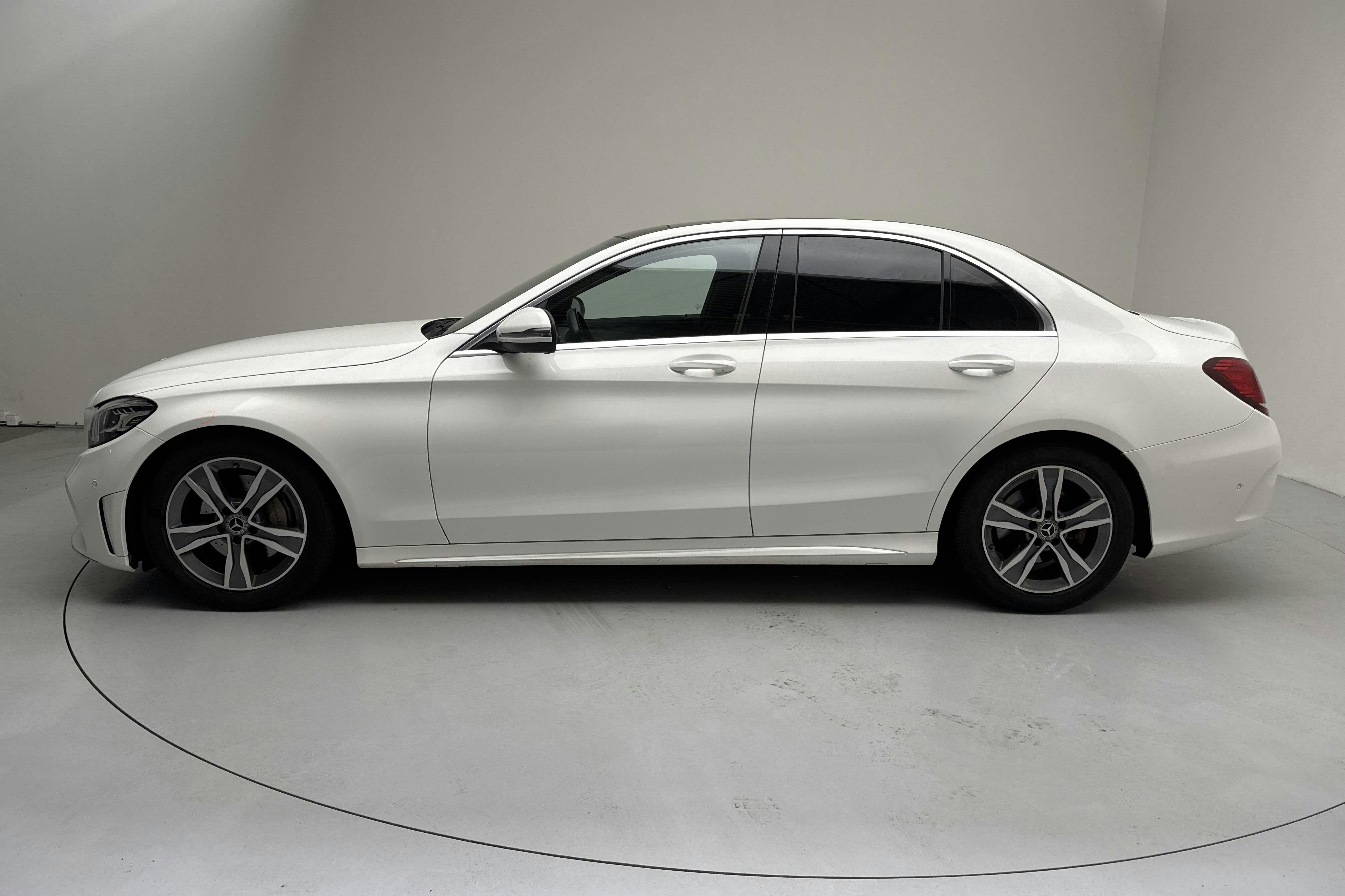 Presentationsfoto 2 av 18: Mercedes C 200 d W205 (150hk) - 15 566 mil - Automat - vit - 2019