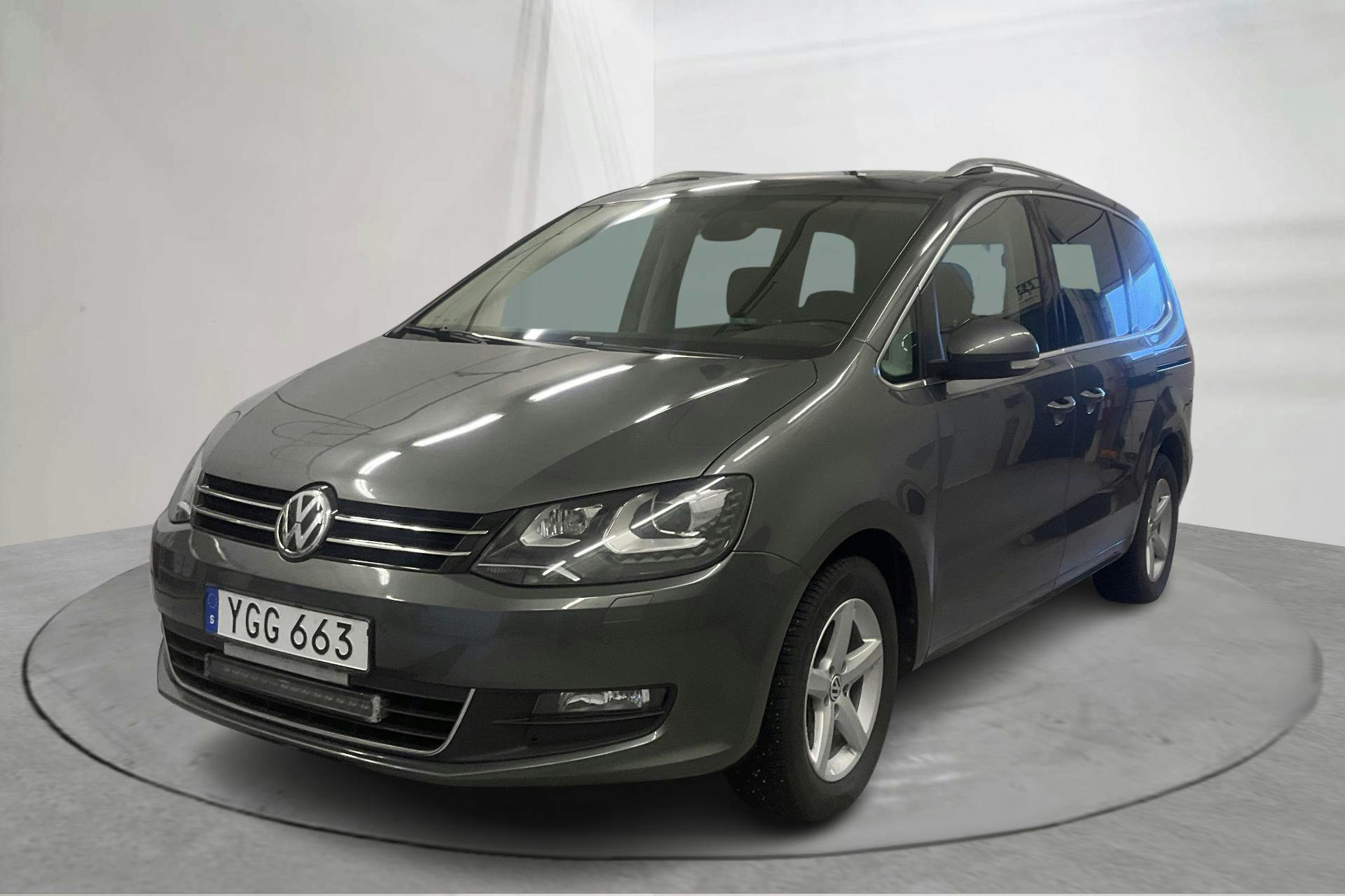 Presentation photo 1 of 17: VW Sharan 2.0 TDI 4Motion (150hk) - 165 300 km - Manual - Dark Grey - 2017