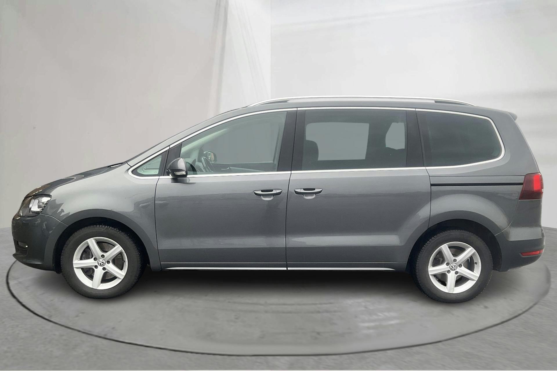 Presentation photo 2 of 17: VW Sharan 2.0 TDI 4Motion (150hk) - 165 300 km - Manual - Dark Grey - 2017