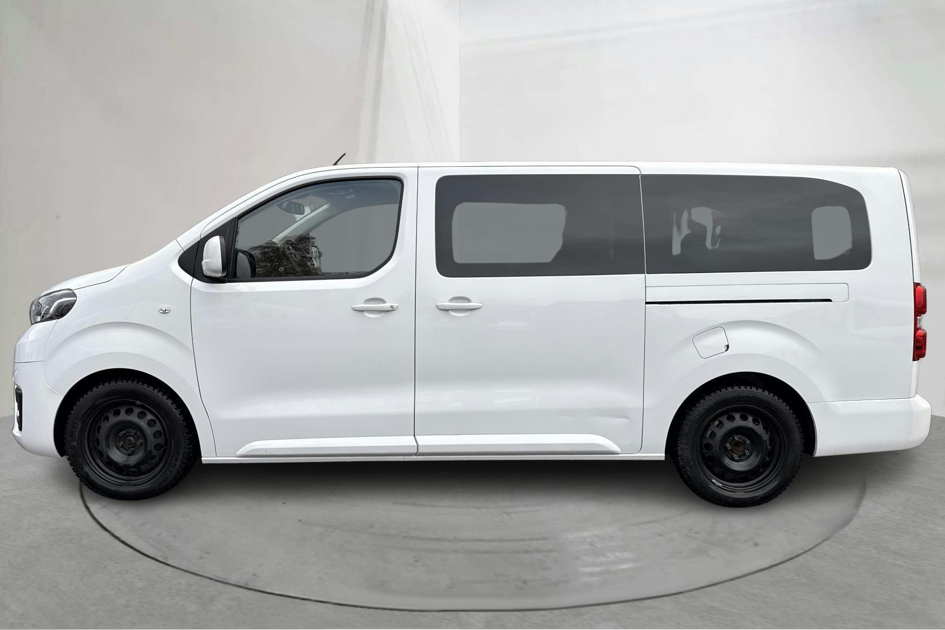 Presentationsfoto 2 av 14: Toyota PROACE Verso 2.0D (140hk) - 3 883 mil - Manuell - vit - 2024