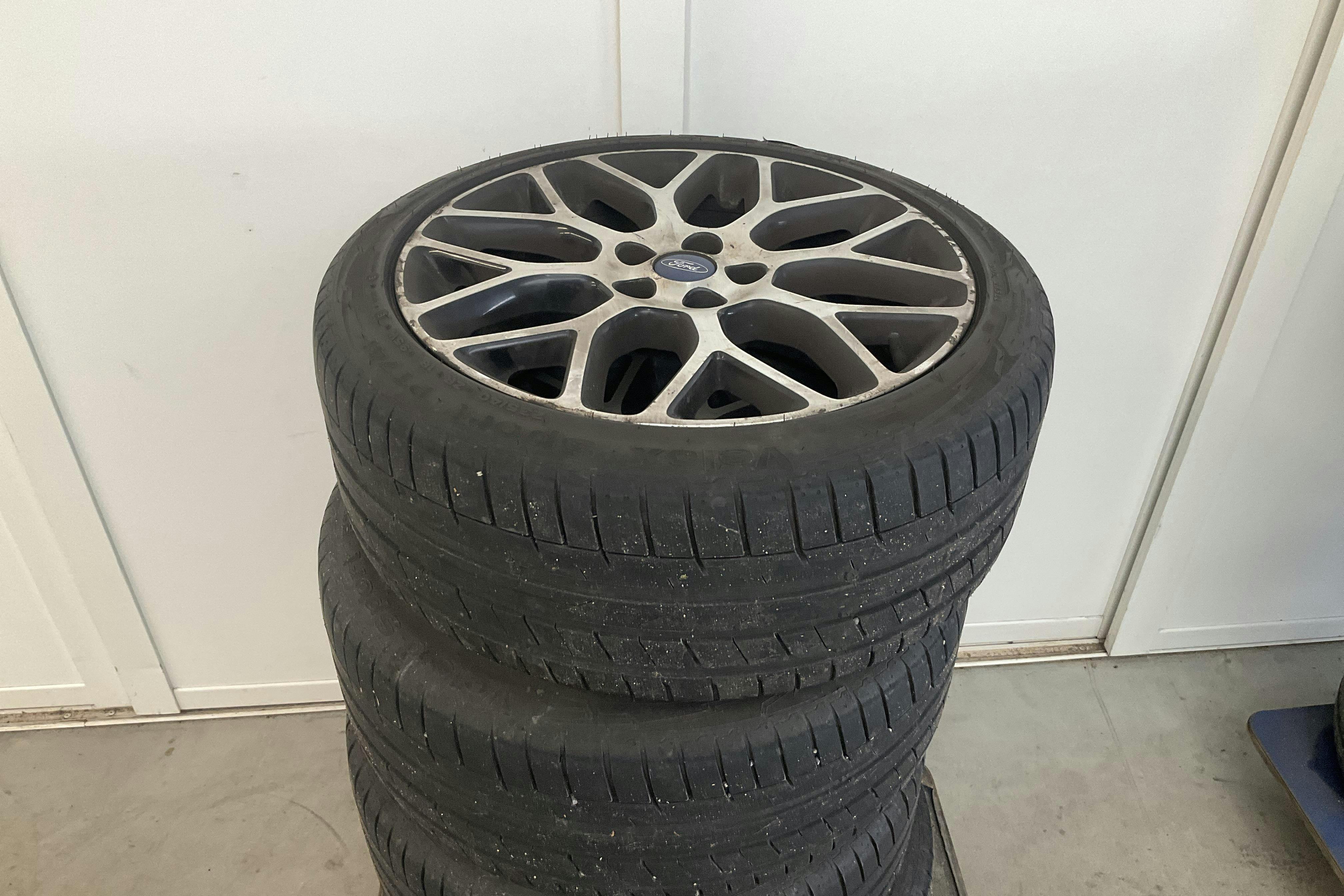 Presentationsfoto 12 av 12: Ford C-MAX 2.0 TDCi (140hk) - 28 679 mil - Automat - vit - 2014