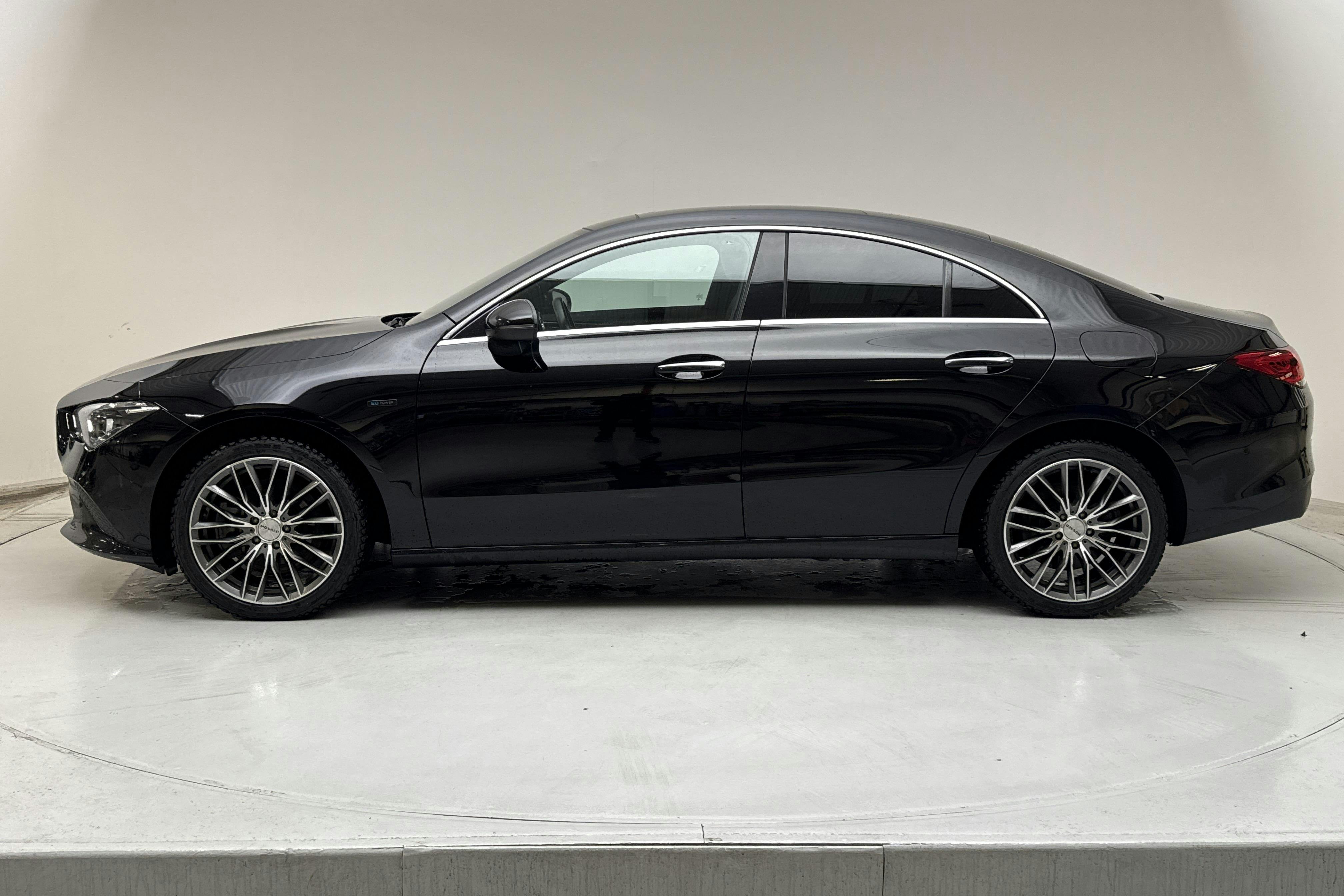 Presentationsfoto 2 av 25: Mercedes CLA 250 e Coupé C118 (218hk) - 10 490 mil - Automat - svart - 2021