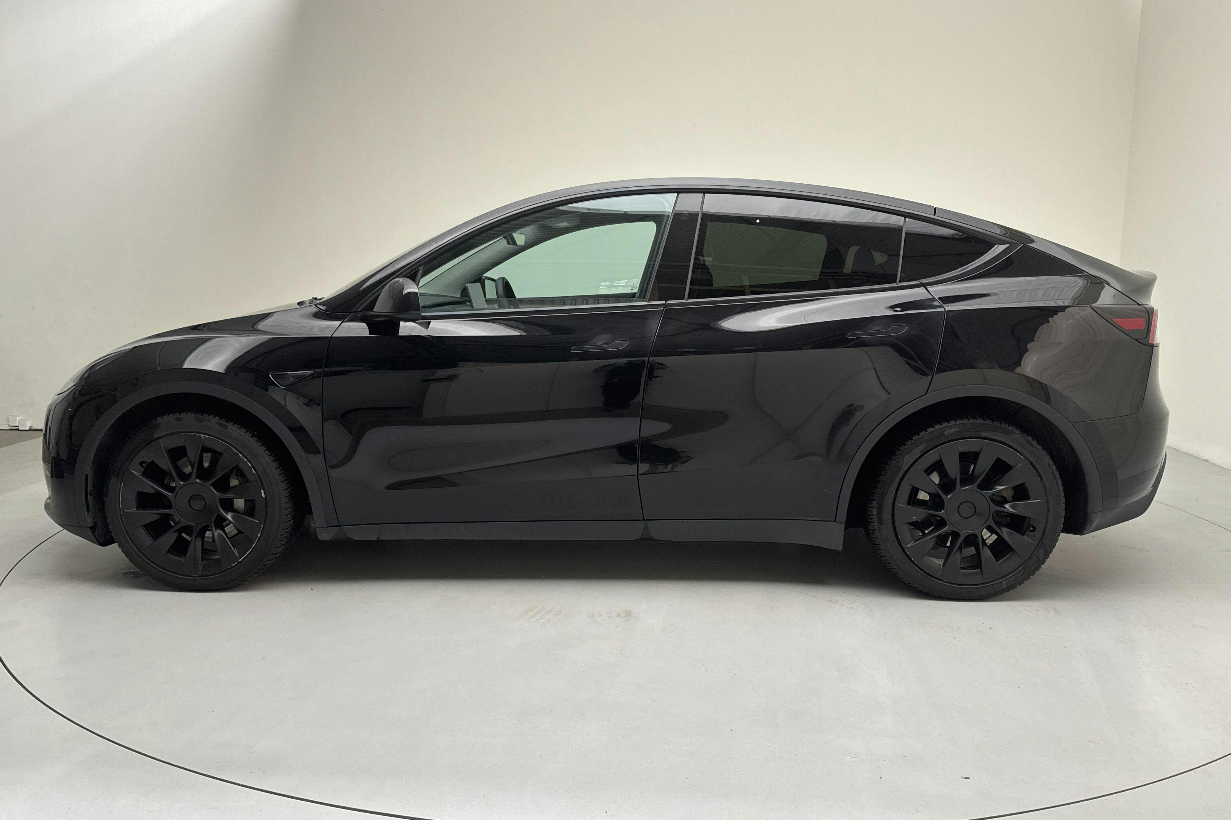 Presentationsfoto 2 av 17: Tesla Model Y Long Range Dual Motor AWD - 10 920 mil - Automat - svart - 2022