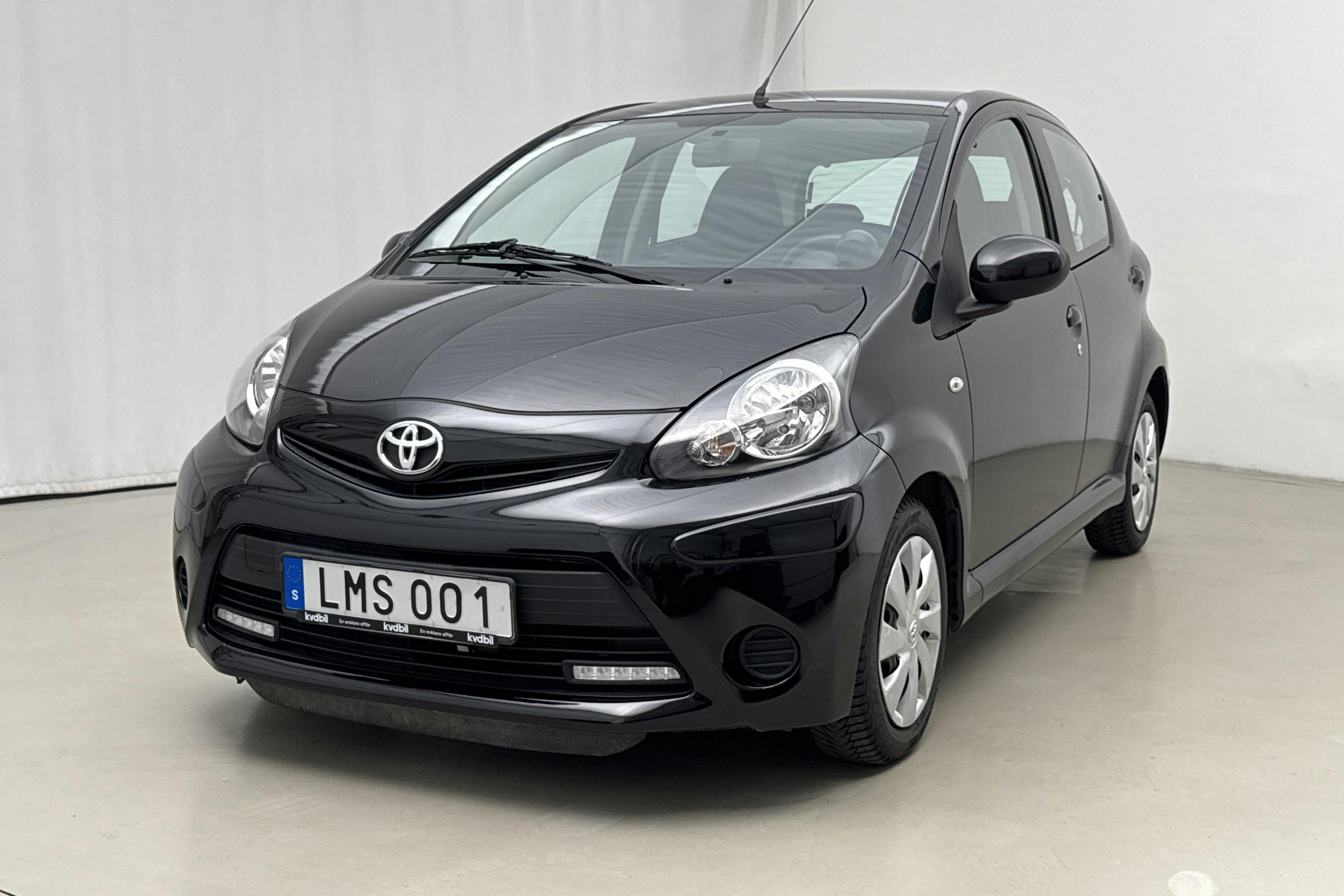 Presentation photo 1 of 15: Toyota Aygo 1.0 VVT-i 5dr (68hk) - 40 070 km - Automatic - black - 2014