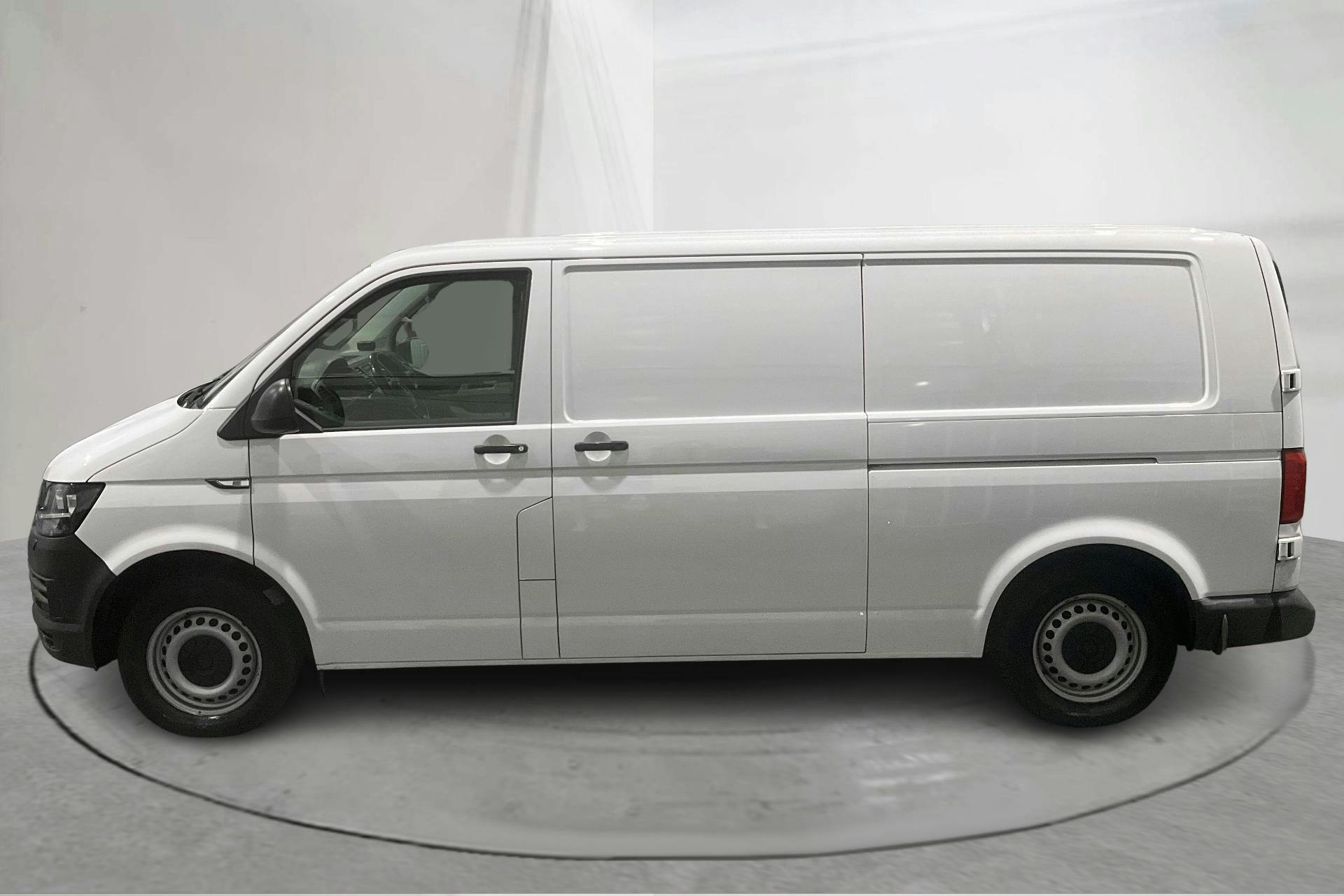 Presentationsfoto 2 av 13: VW Transporter T6 2.0 TDI BMT Skåp (150hk) - 11 644 mil - Automat - vit - 2019