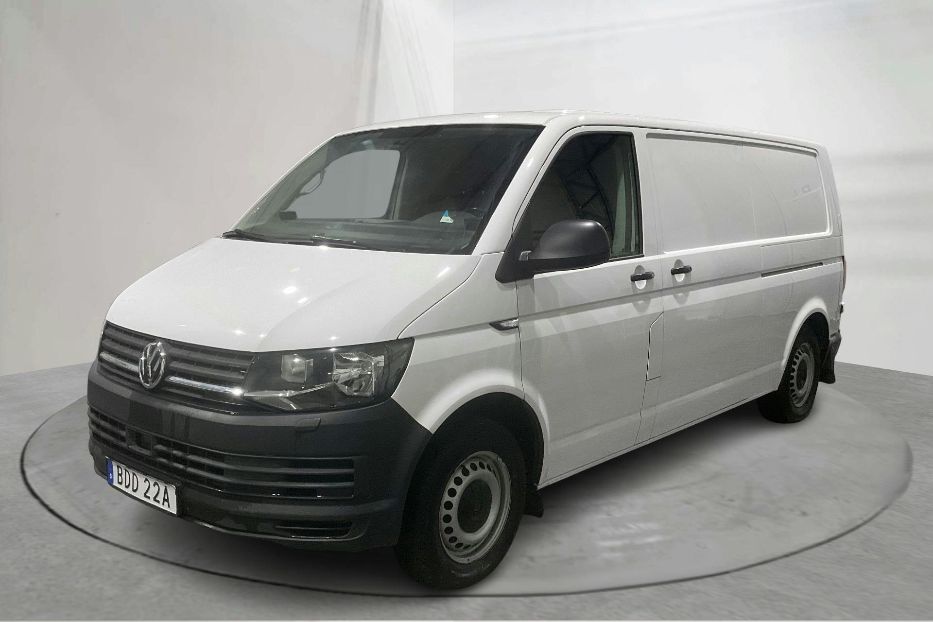 Presentationsfoto 1 av 13: VW Transporter T6 2.0 TDI BMT Skåp (150hk) - 11 644 mil - Automat - vit - 2019