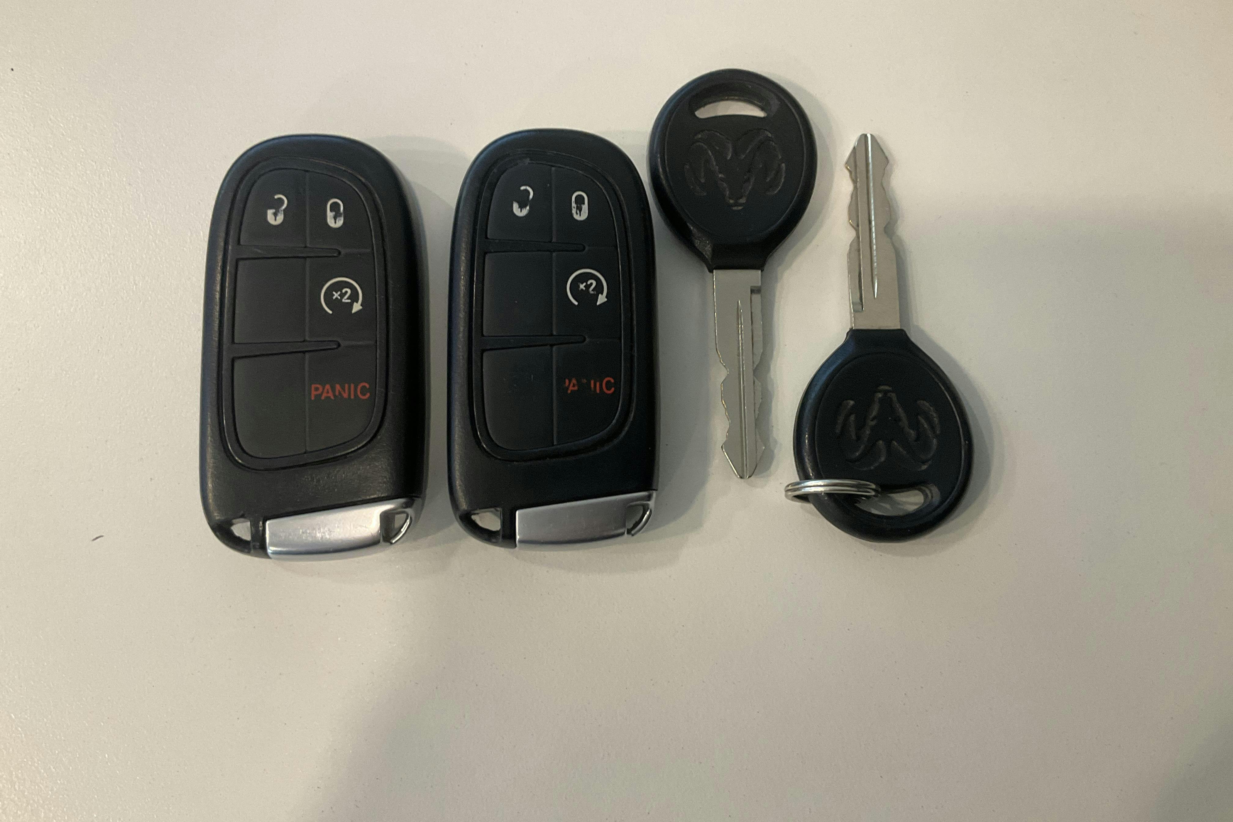 Presentationsfoto 25 av 25: Dodge RAM 1500 5.7 4WD (401hk) - 11 997 mil - Automat - svart - 2017