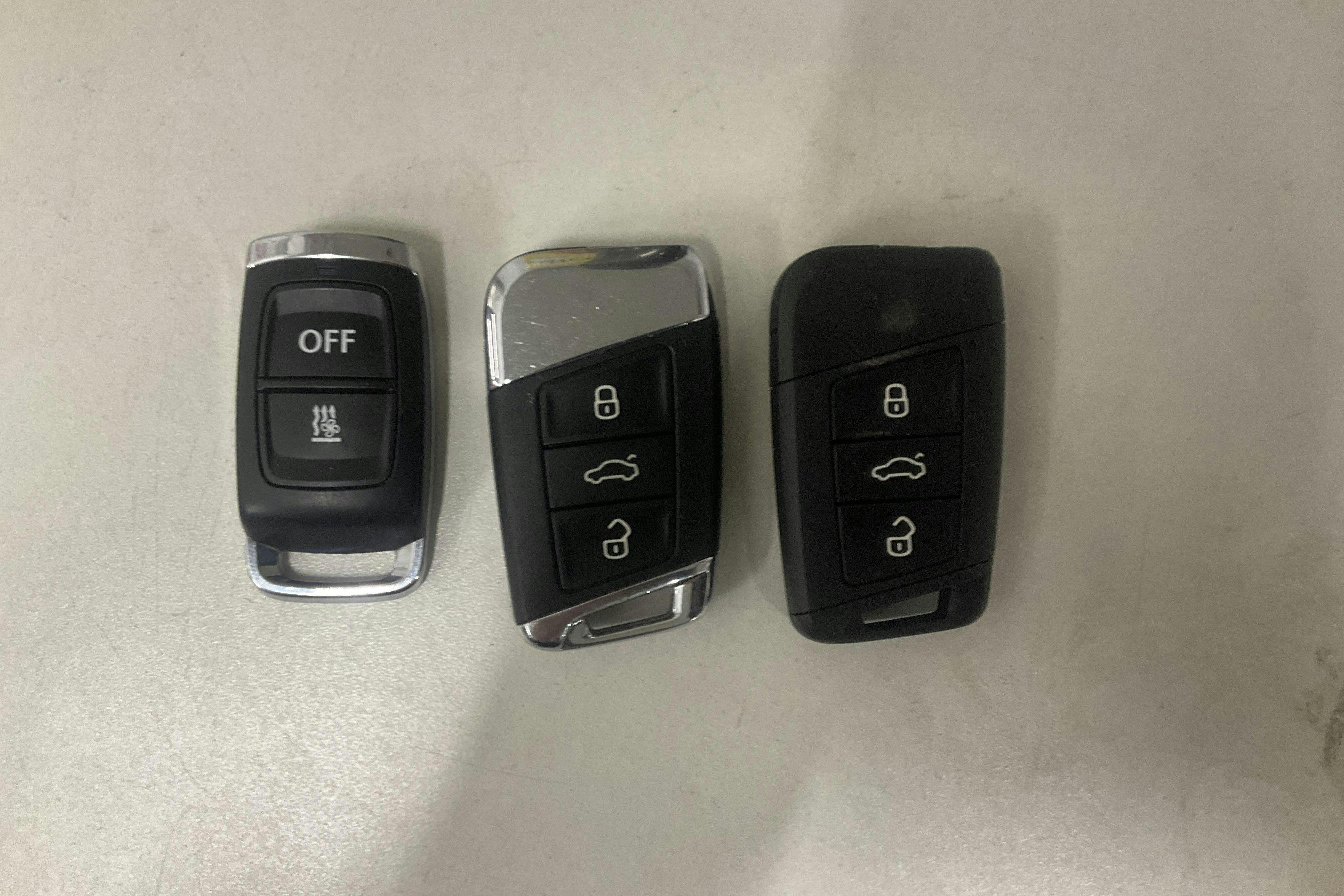 Presentationsfoto 18 av 18: Skoda Superb 2.0 TDI Kombi 4x4 (200hk) - 15 689 mil - Automat - vit - 2021