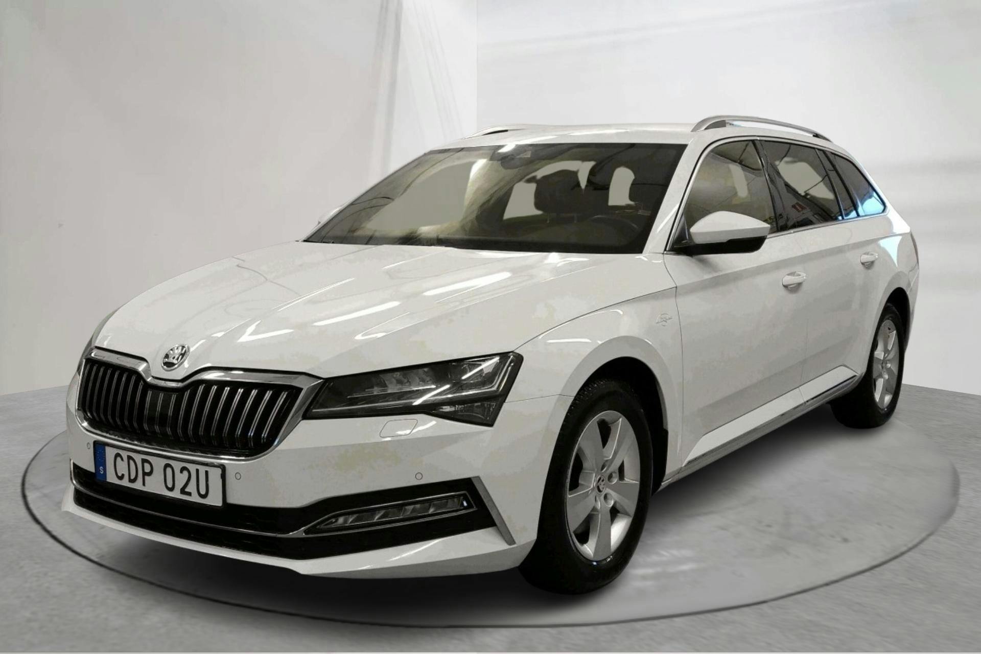Skoda Superb 2.0 TDI Kombi 4x4 (200hk) - 15 689 mil - Automat - vit - 2021