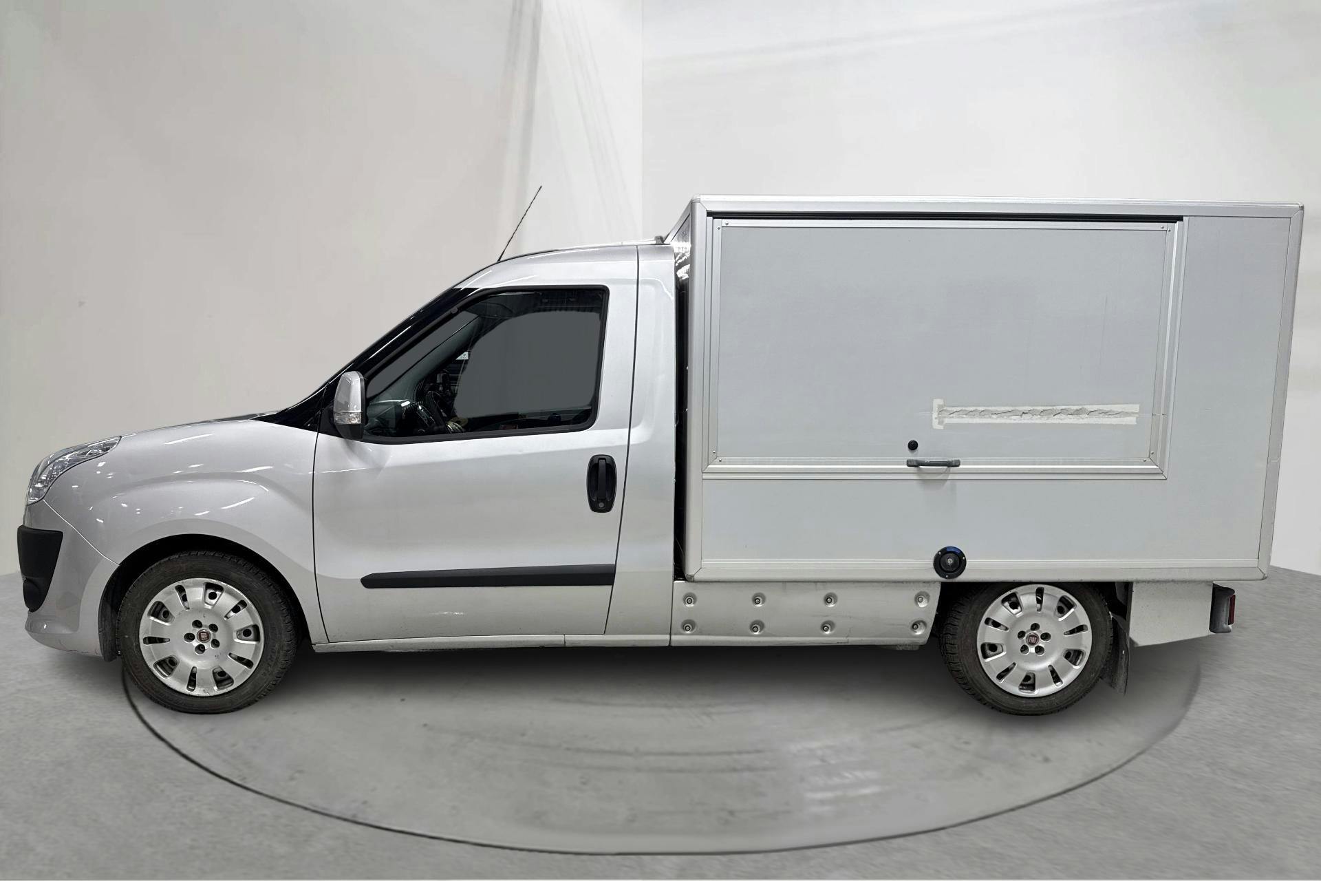 Presentationsfoto 2 av 15: Fiat Doblo Cargo 1.3 Multijet (90hk) - 8 932 mil - Manuell - grå - 2015