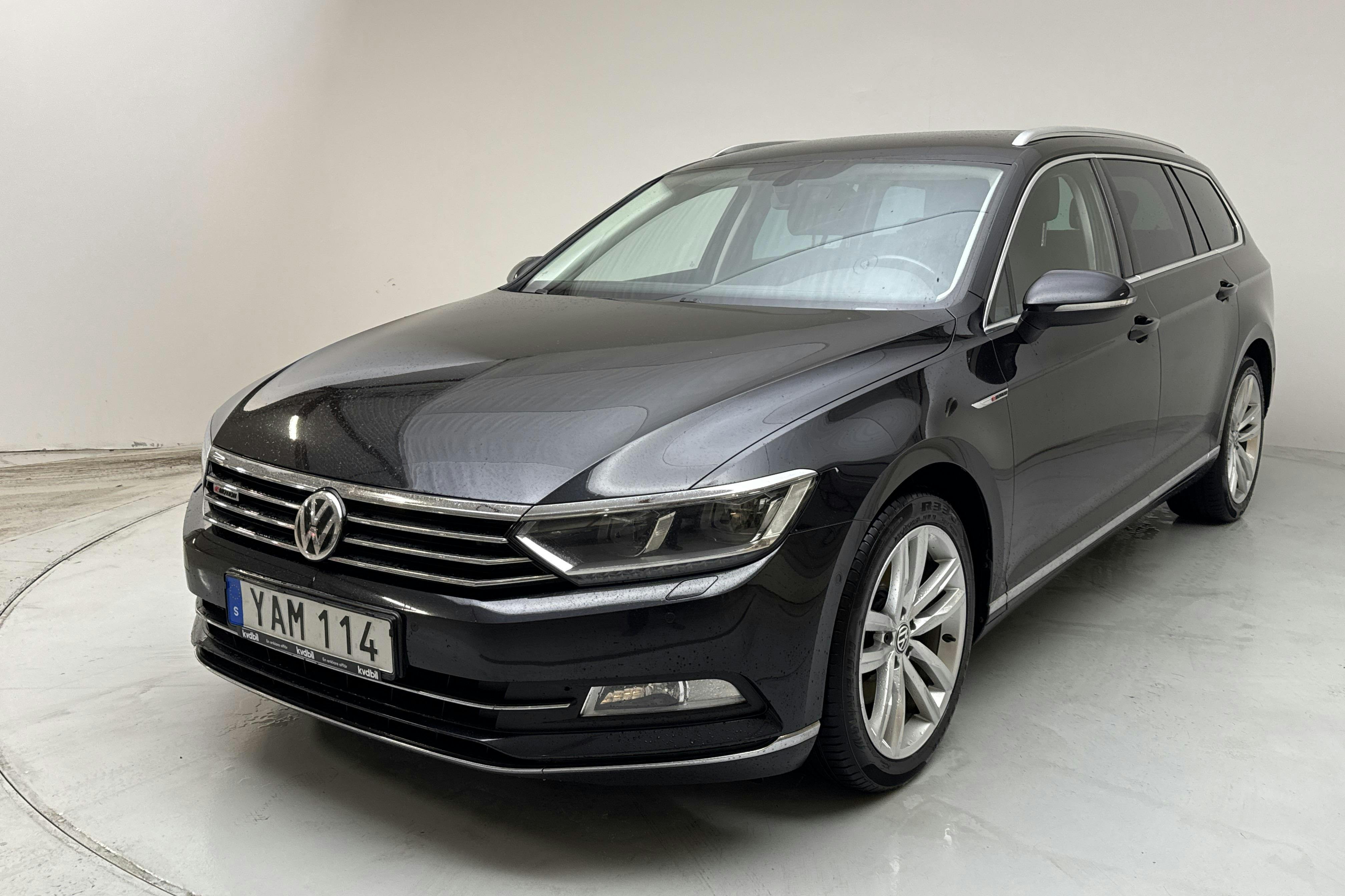 Presentationsfoto 1 av 15: VW Passat 2.0 TDI Sportscombi 4MOTION (190hk) - 18 656 mil - Automat - svart - 2016