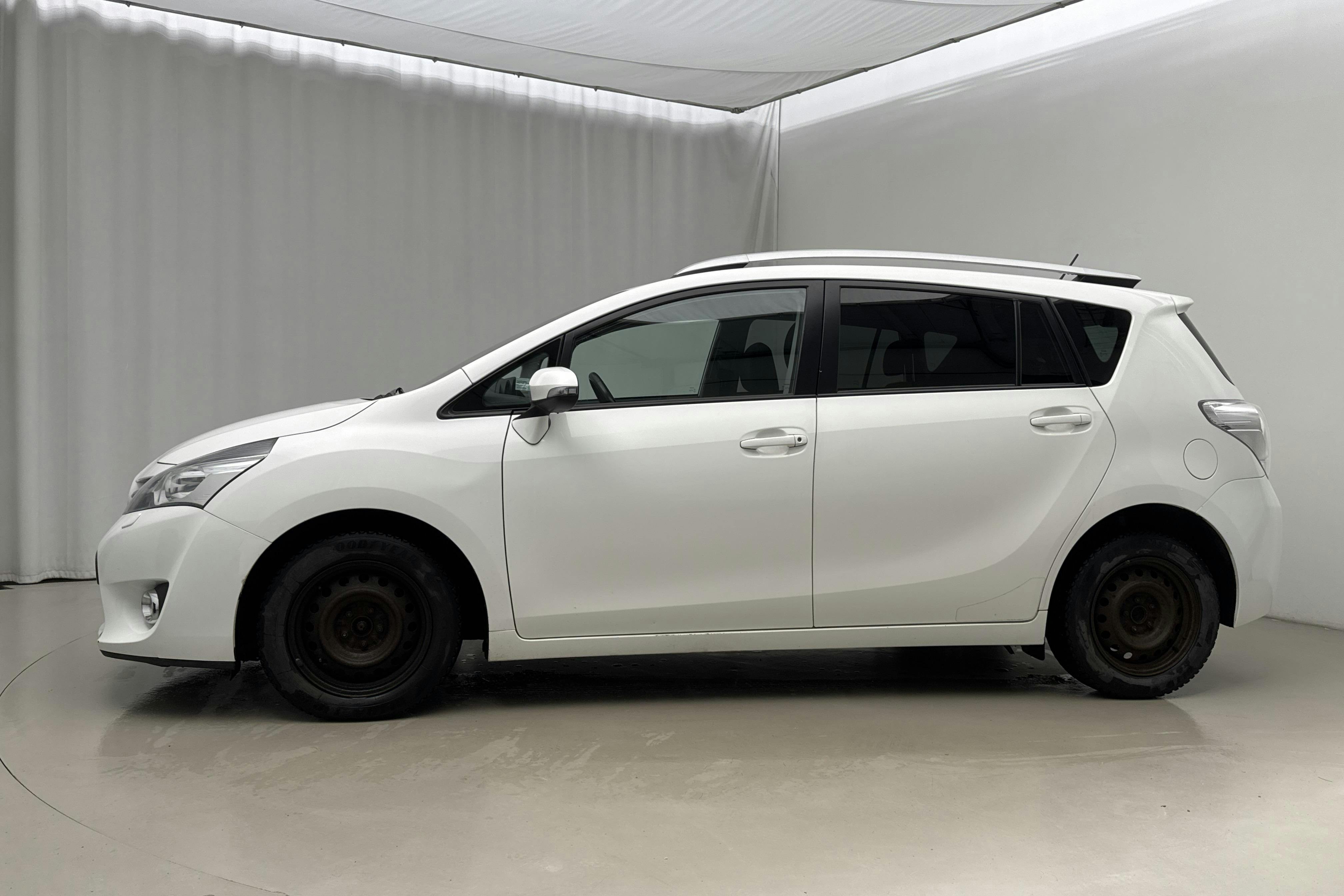 Esitlusfoto 2 aadressil 20: Toyota Verso 1.6 D-4D DPF (112hk) - 180 820 km - Käsitsi - valge - 2015
