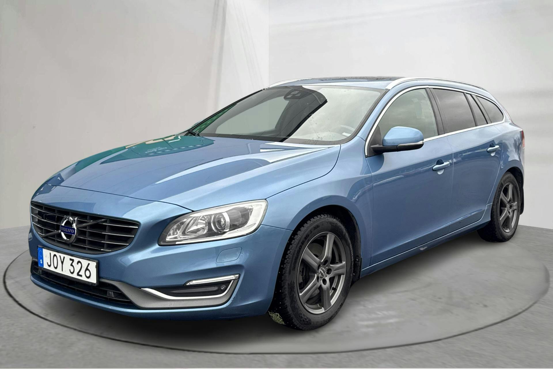 Presentationsfoto 1 av 17: Volvo V60 D4 (181hk) - 18 323 mil - Automat - blå - 2015
