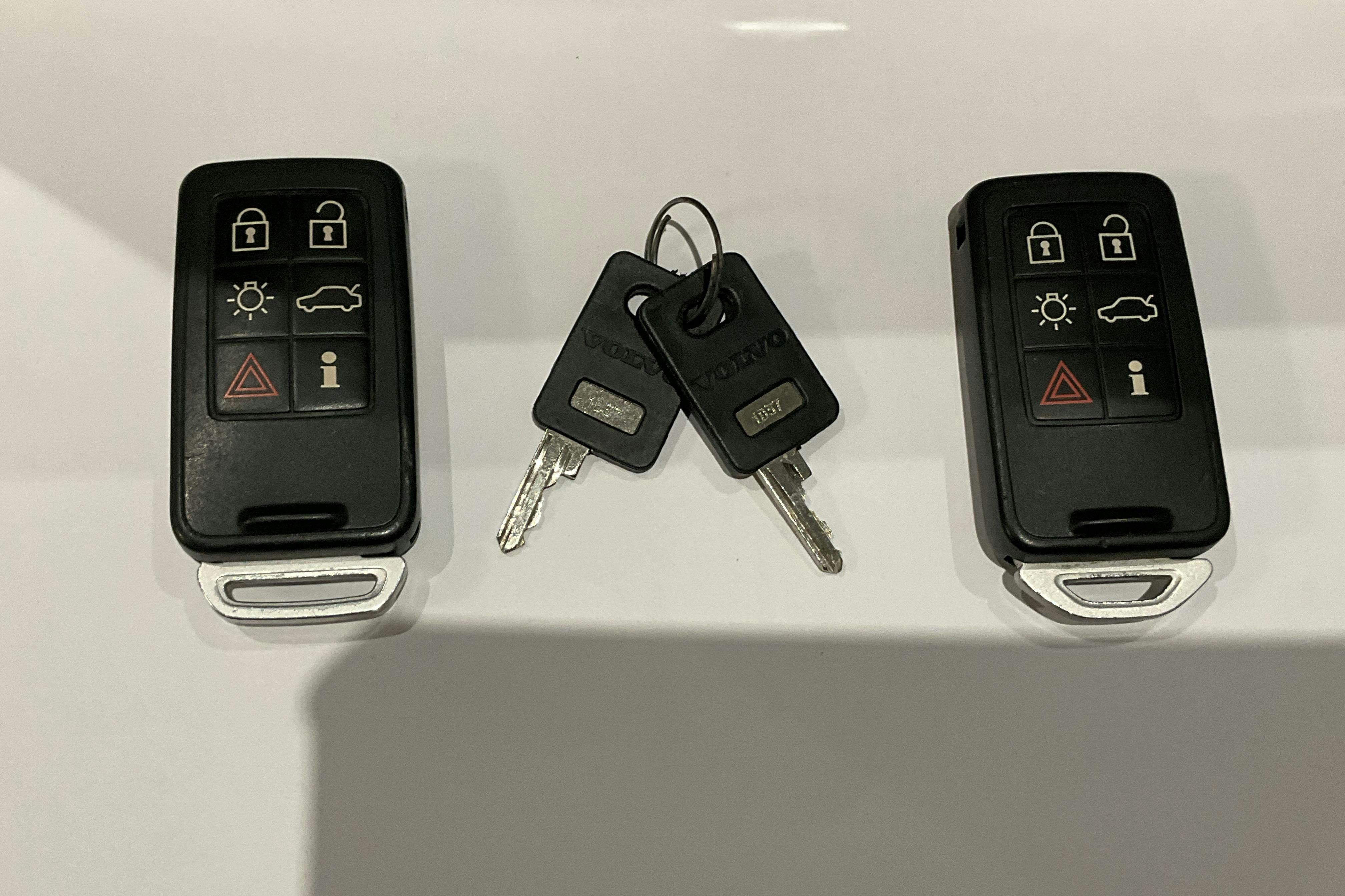 Presentationsfoto 17 av 17: Volvo V60 D4 (181hk) - 18 323 mil - Automat - blå - 2015