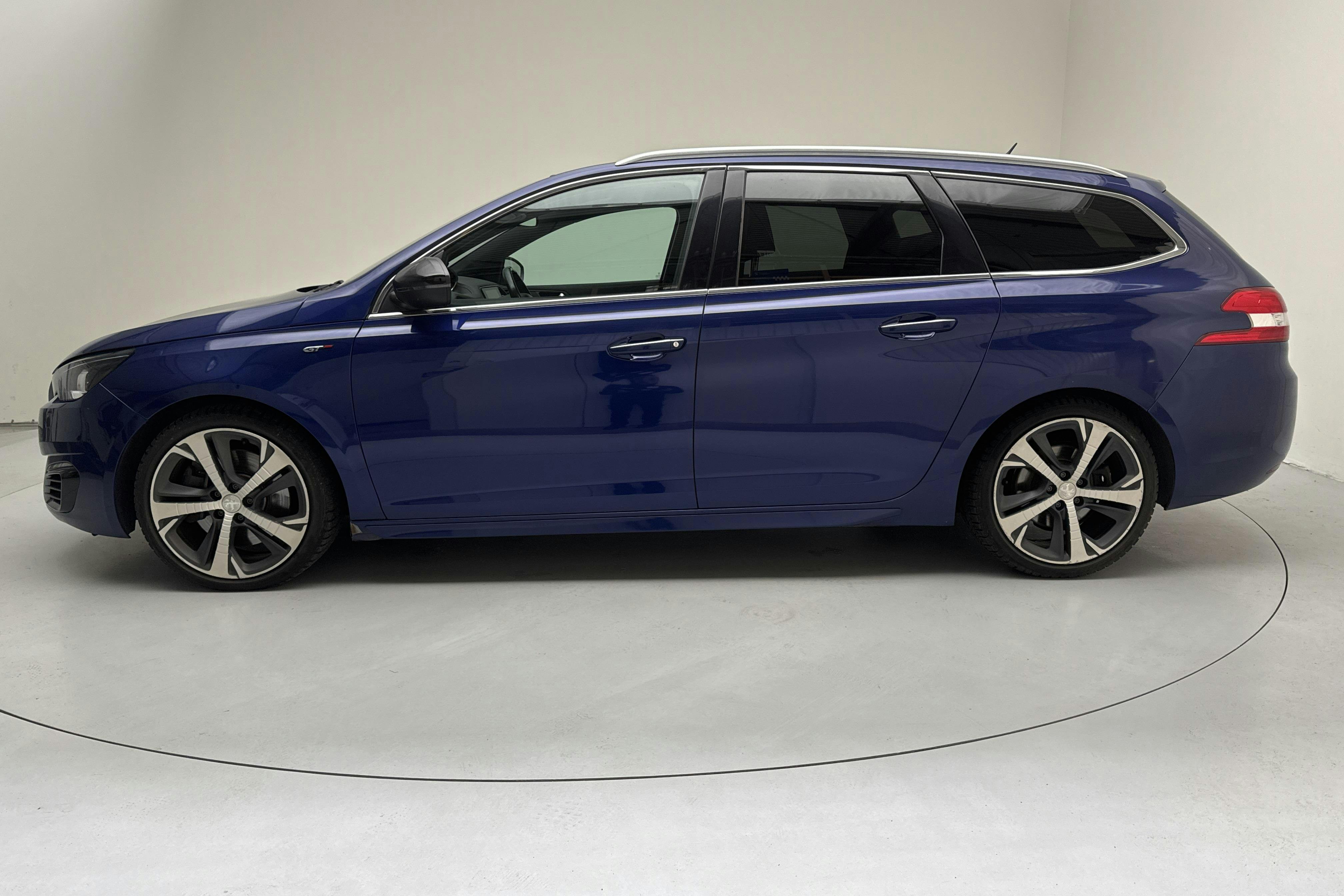 Presentation photo 2 of 13: Peugeot 308 SW BlueHDi (180hk) - 146 870 km - Automatic - blue - 2016