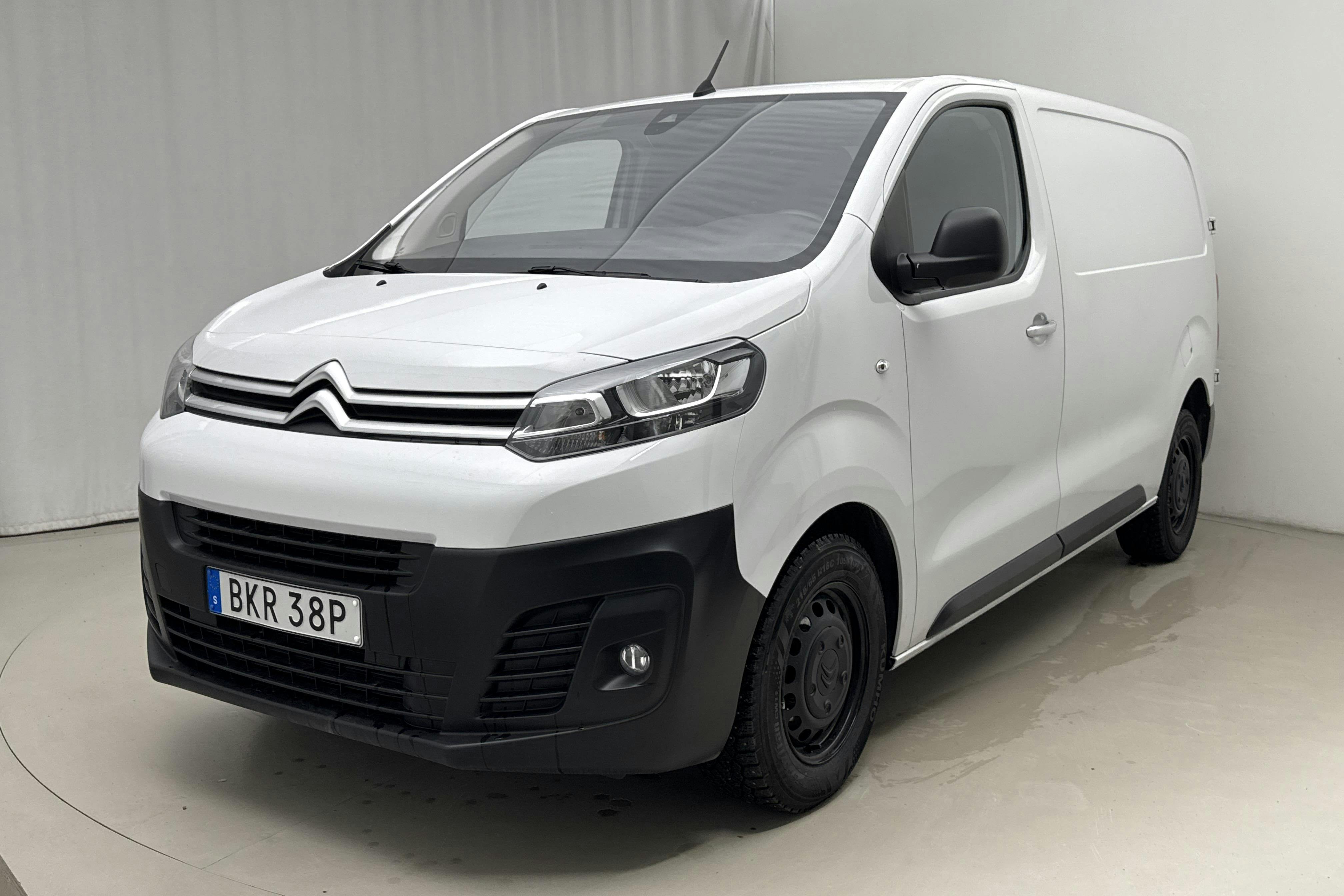 Presentationsfoto 1 av 16: Citroën Jumpy IV 2.0 BlueHDI Skåp (145hk) - 2 445 mil - Automat - vit - 2023