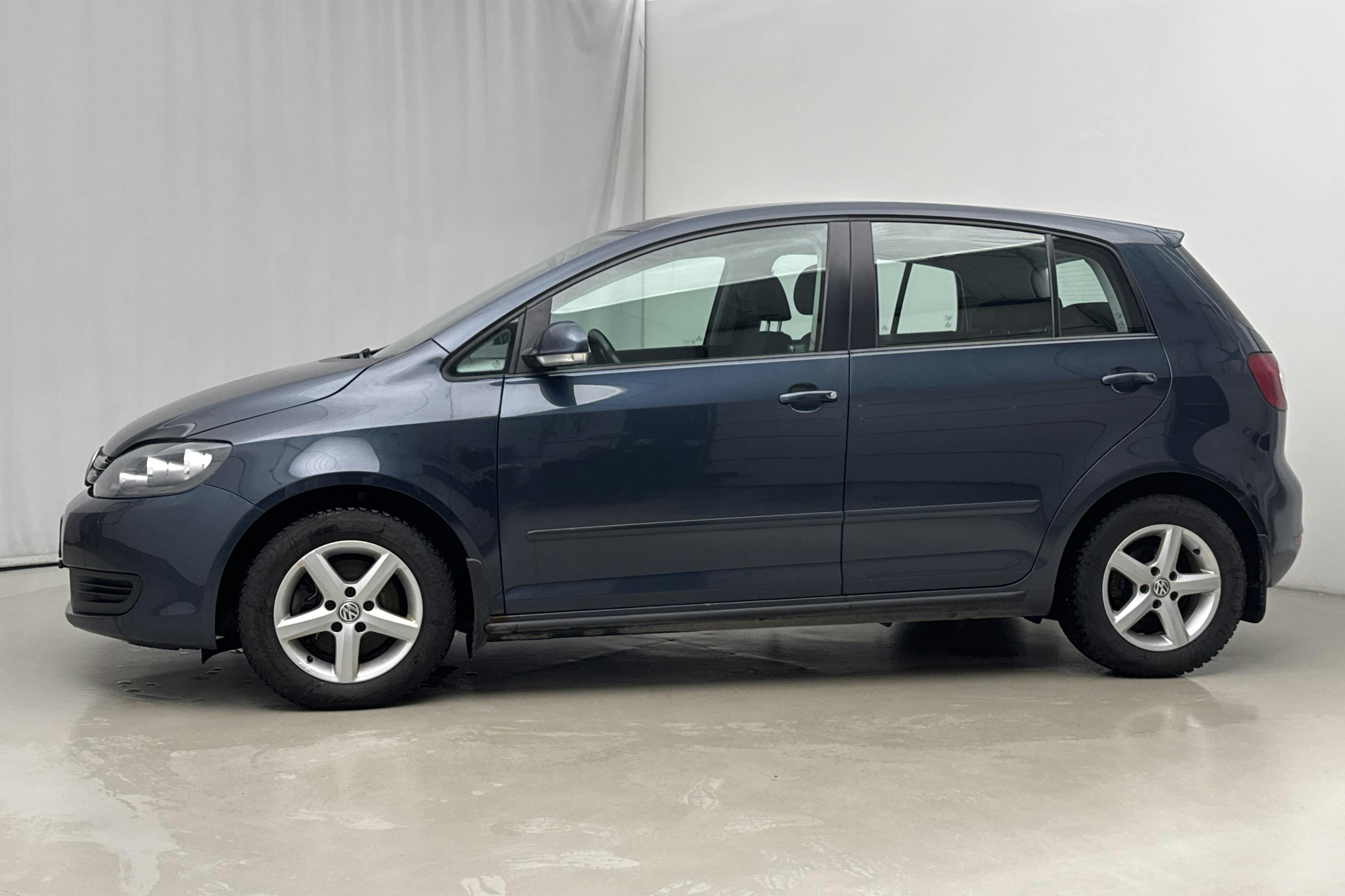 Presentation photo 2 of 18: VW Golf VI 2.0 TDI Plus (140hk) - 167 240 km - Manual - Dark Grey - 2013