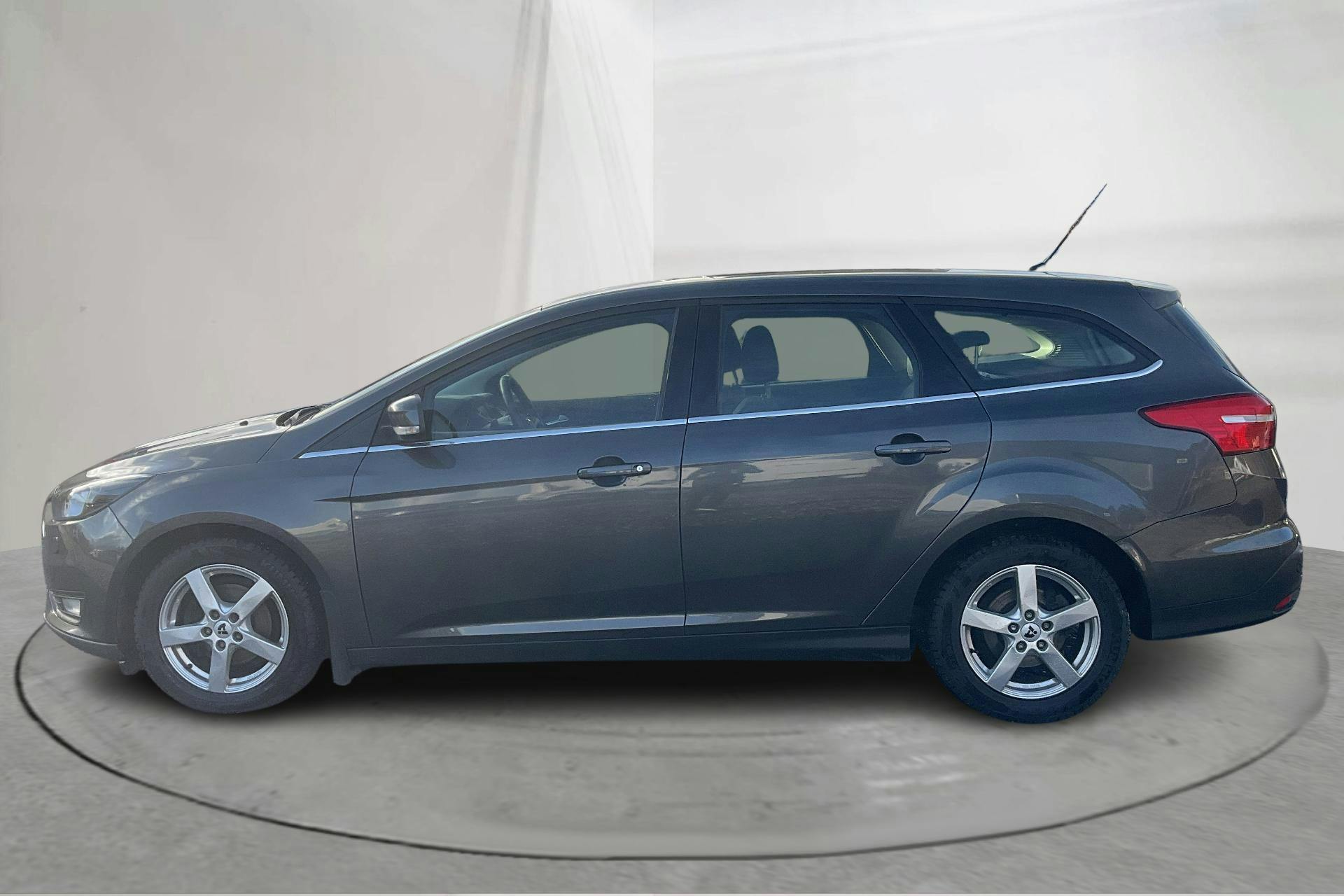 Presentationsfoto 2 av 13: Ford Focus 1.0 EcoBoost Kombi (100hk) - 8 814 mil - Manuell - grå - 2016