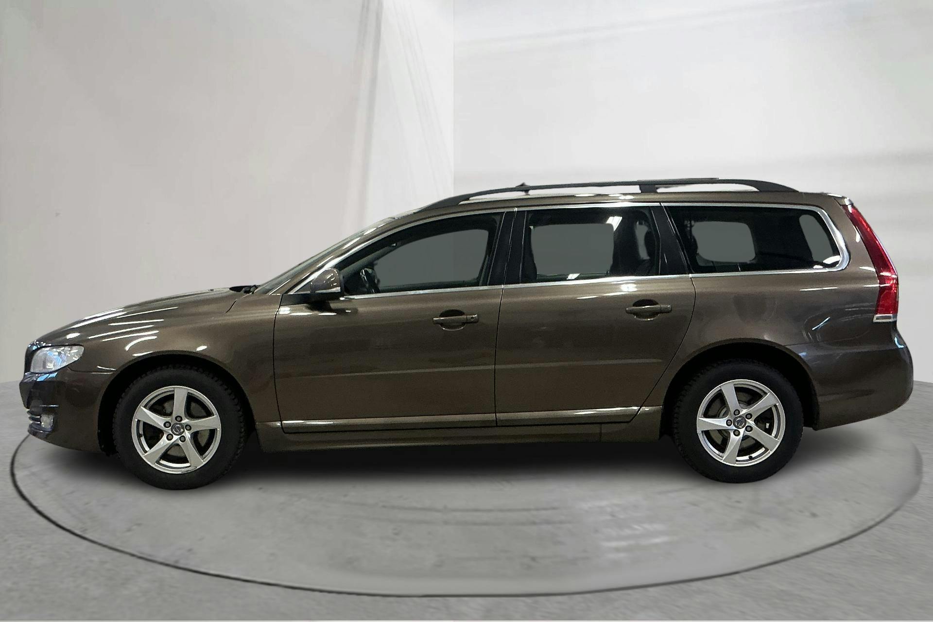 Presentationsfoto 2 av 14: Volvo V70 II D4 (181hk) - 24 152 mil - Manuell - brun - 2015