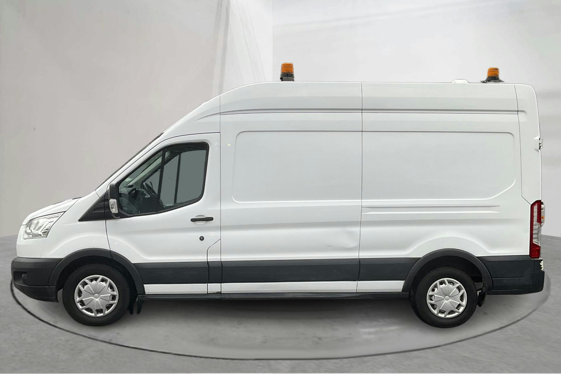 Presentationsfoto 2 av 14: Ford Transit 350 2.0 TDCi 2WD Skåp (130hk) - 8 468 mil - Automat - vit - 2018